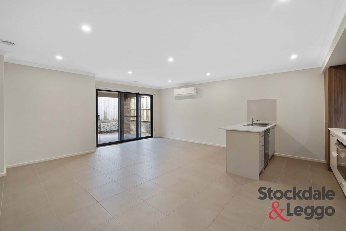 5 Tudor Terrace, Warragul VIC 3820, Warragul - Thumbnail 2