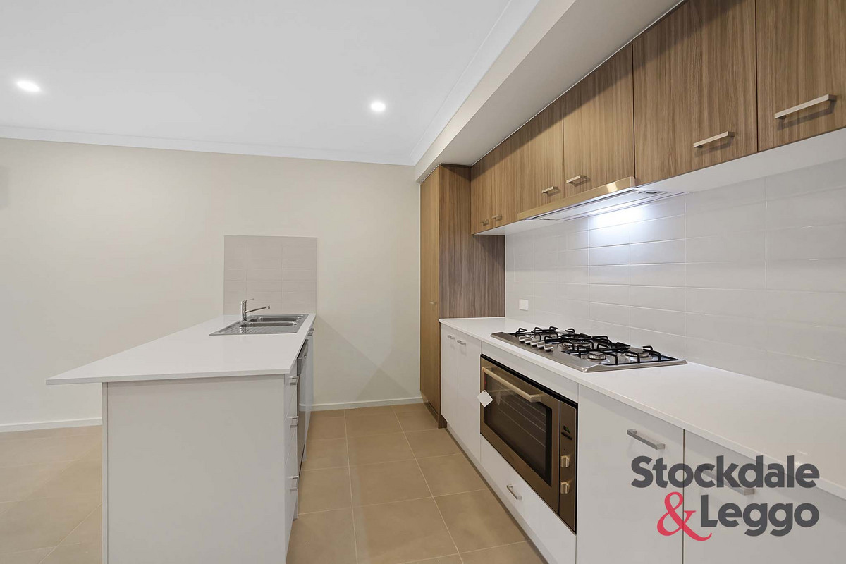 5 Tudor Terrace, Warragul VIC 3820, Warragul - Thumbnail 3