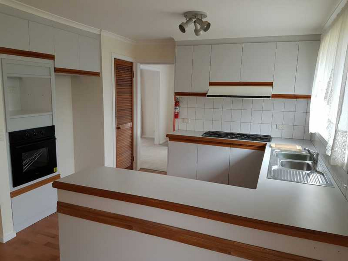 16 Cunningham Close, BACCHUS MARSH VIC 3340, Bacchus Marsh - Thumbnail 4