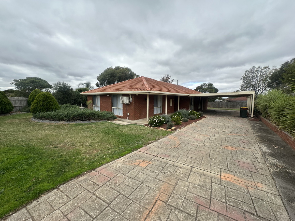 16 Cunningham Close, BACCHUS MARSH VIC 3340, Bacchus Marsh - Thumbnail 2