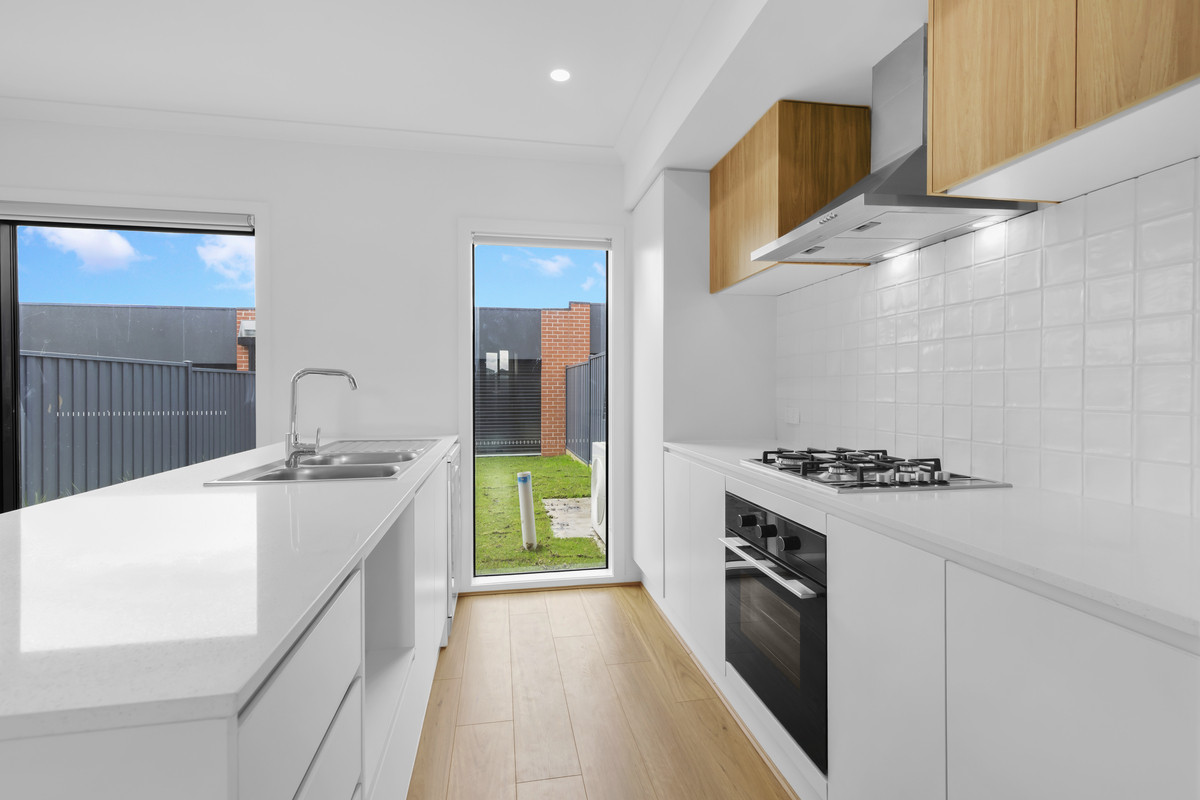 9 Footprint Walk, Clyde North VIC 3978, Clyde North - Thumbnail 2