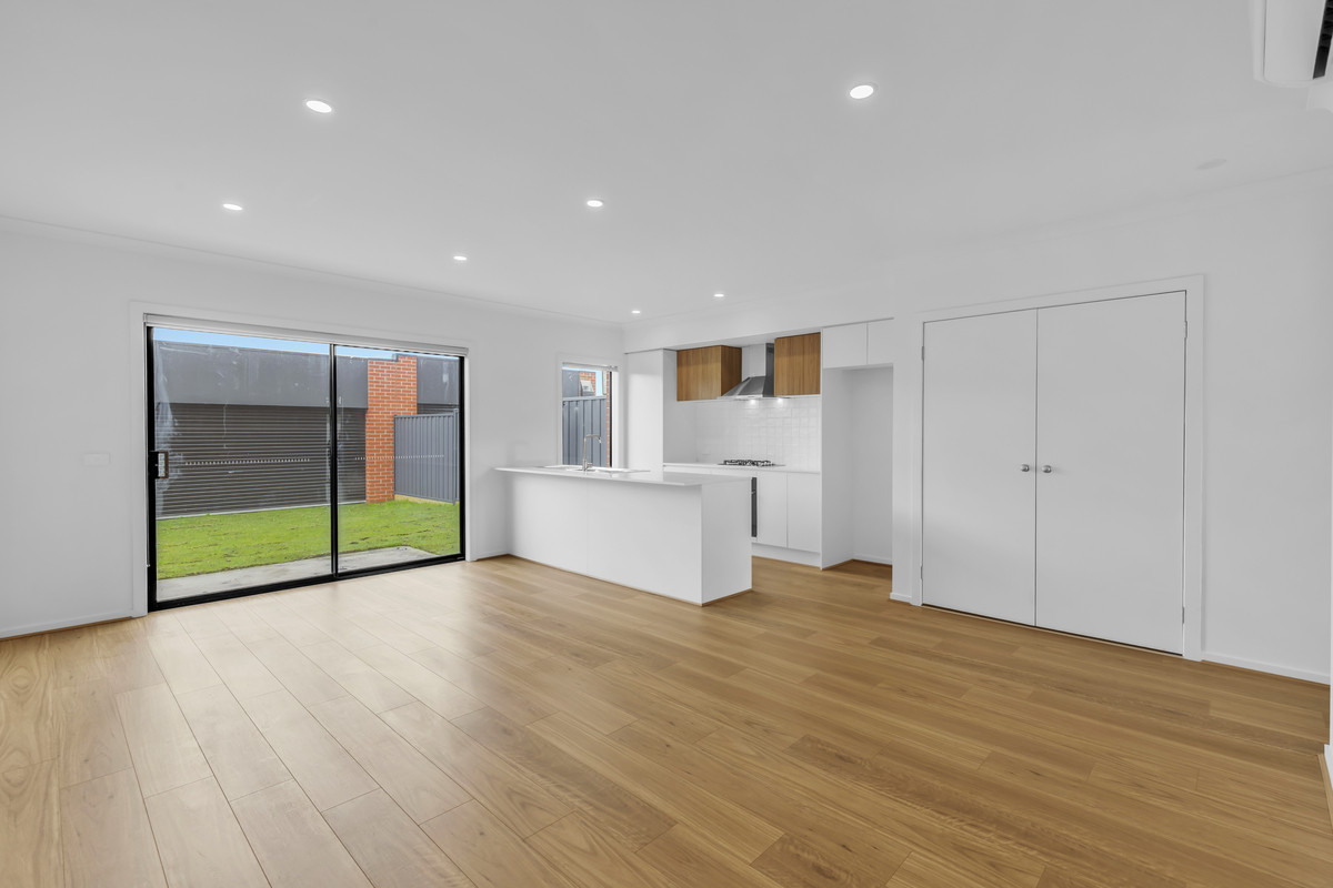9 Footprint Walk, Clyde North VIC 3978, Clyde North - Thumbnail 3