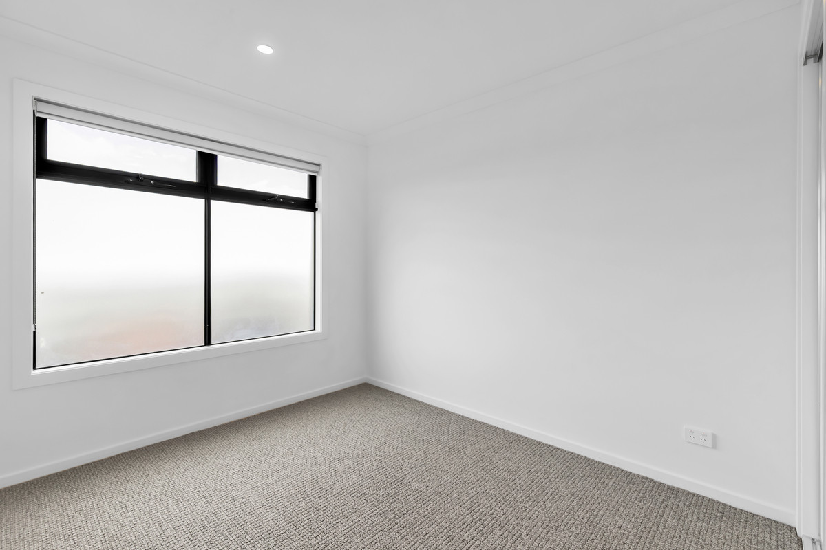 9 Footprint Walk, Clyde North VIC 3978, Clyde North - Thumbnail 4