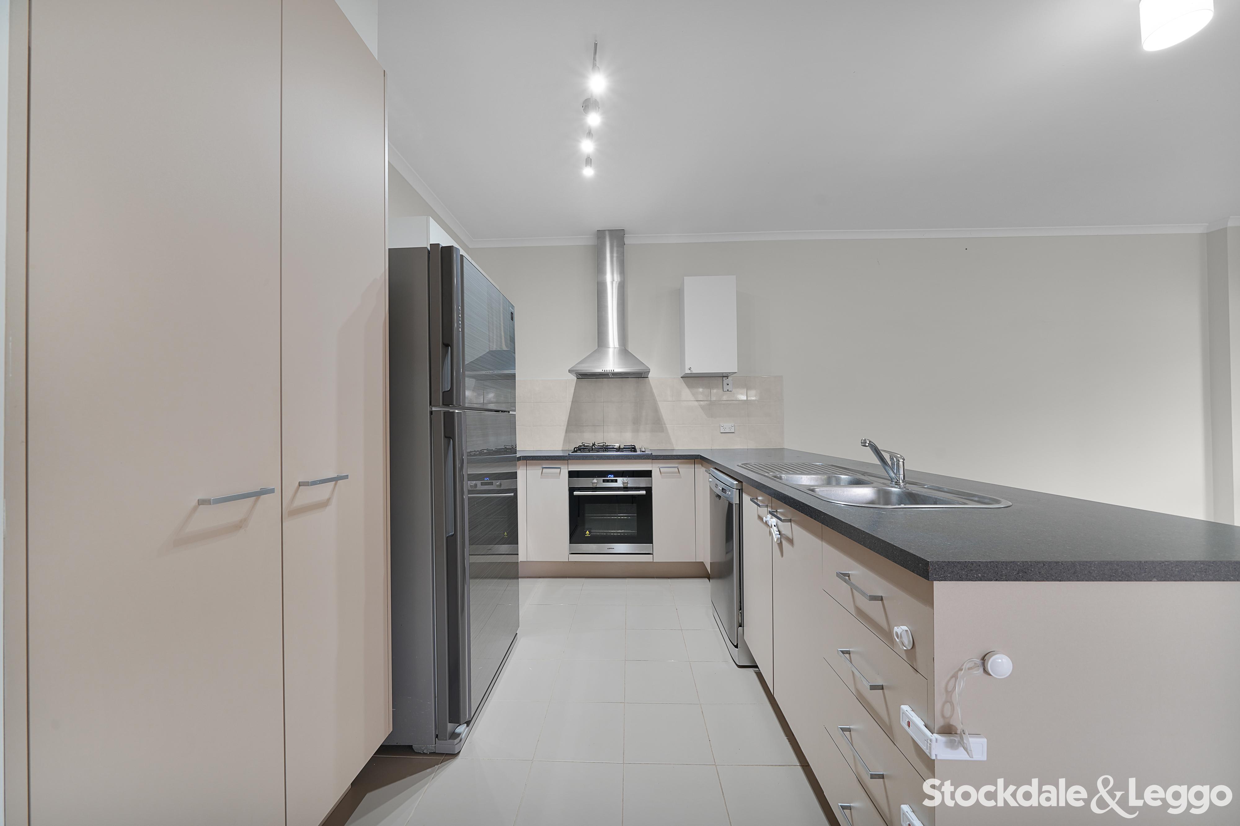 2 Castlegate Lane, Craigieburn VIC, Craigieburn - Thumbnail 3