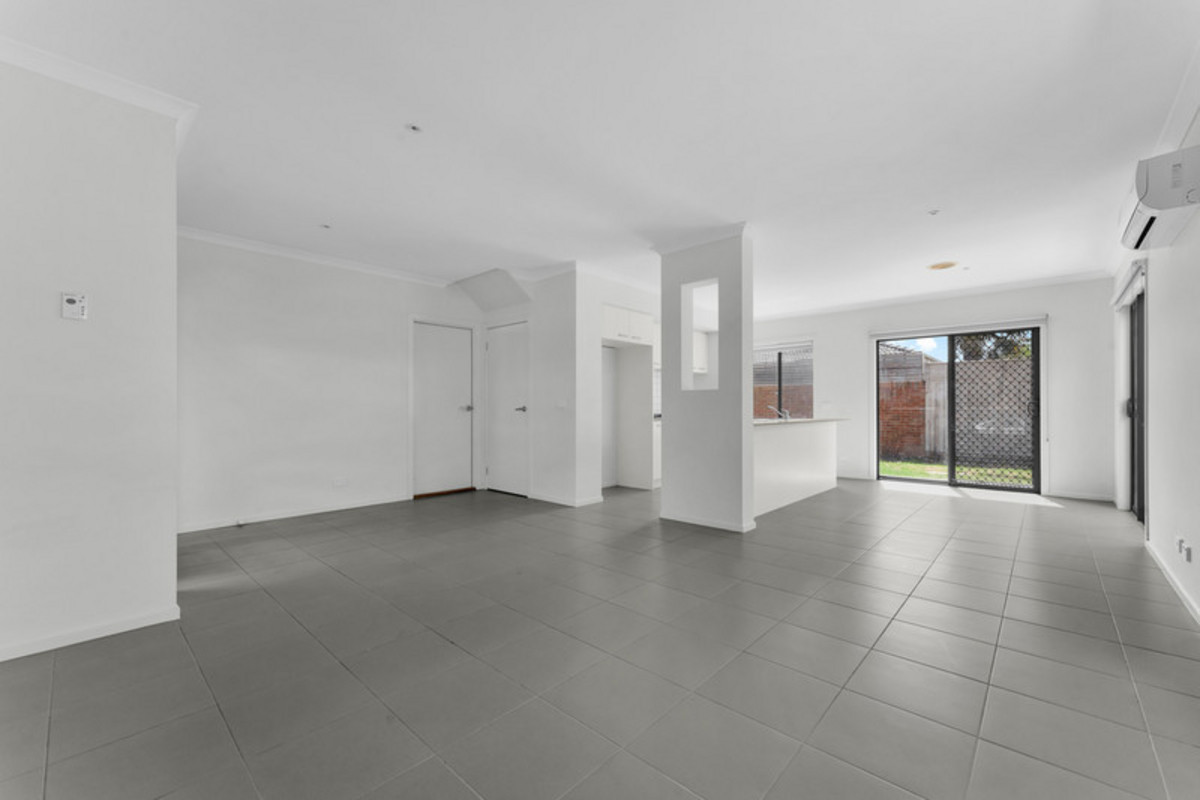 15 Armidale Dve, Pakenham VIC 3810, Pakenham - Thumbnail 2