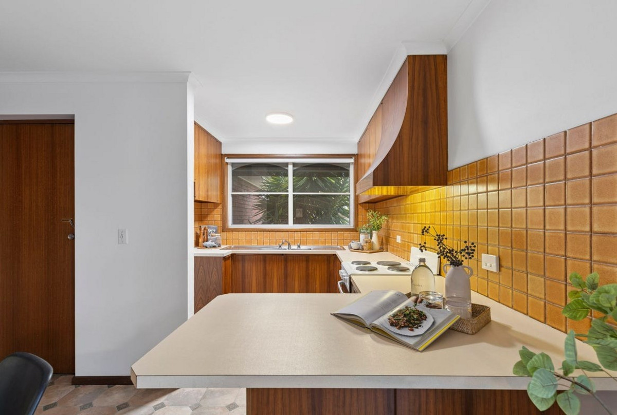 2 / 1 Reston Court, Highton VIC 3216, Highton - Thumbnail 2