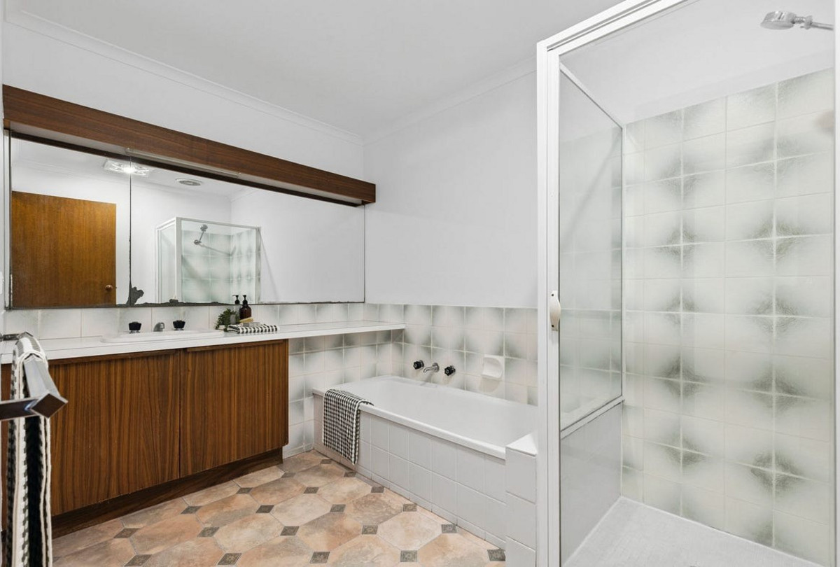 2 / 1 Reston Court, Highton VIC 3216, Highton - Thumbnail 6
