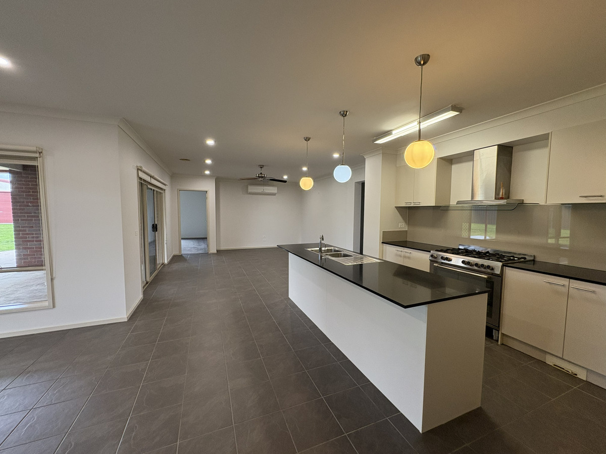 8 Dover Street, COBDEN VIC 3266, Cobden - Thumbnail 2