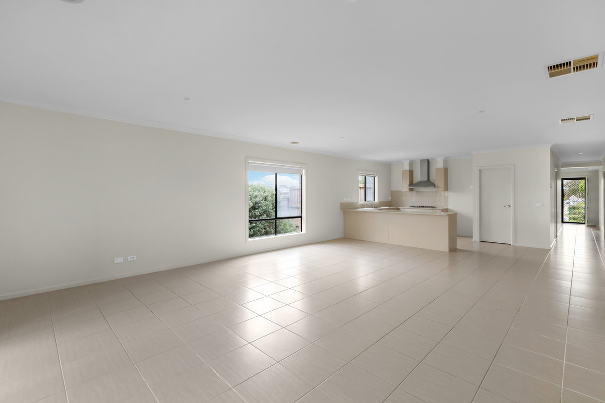 15 Meadows Drive, Officer VIC 3809, Officer - Thumbnail 4