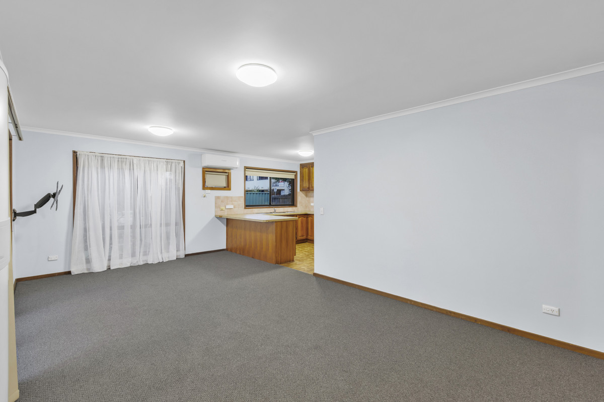 1 / 54 Main Street, Pakenham VIC 3810, Pakenham - Thumbnail 3