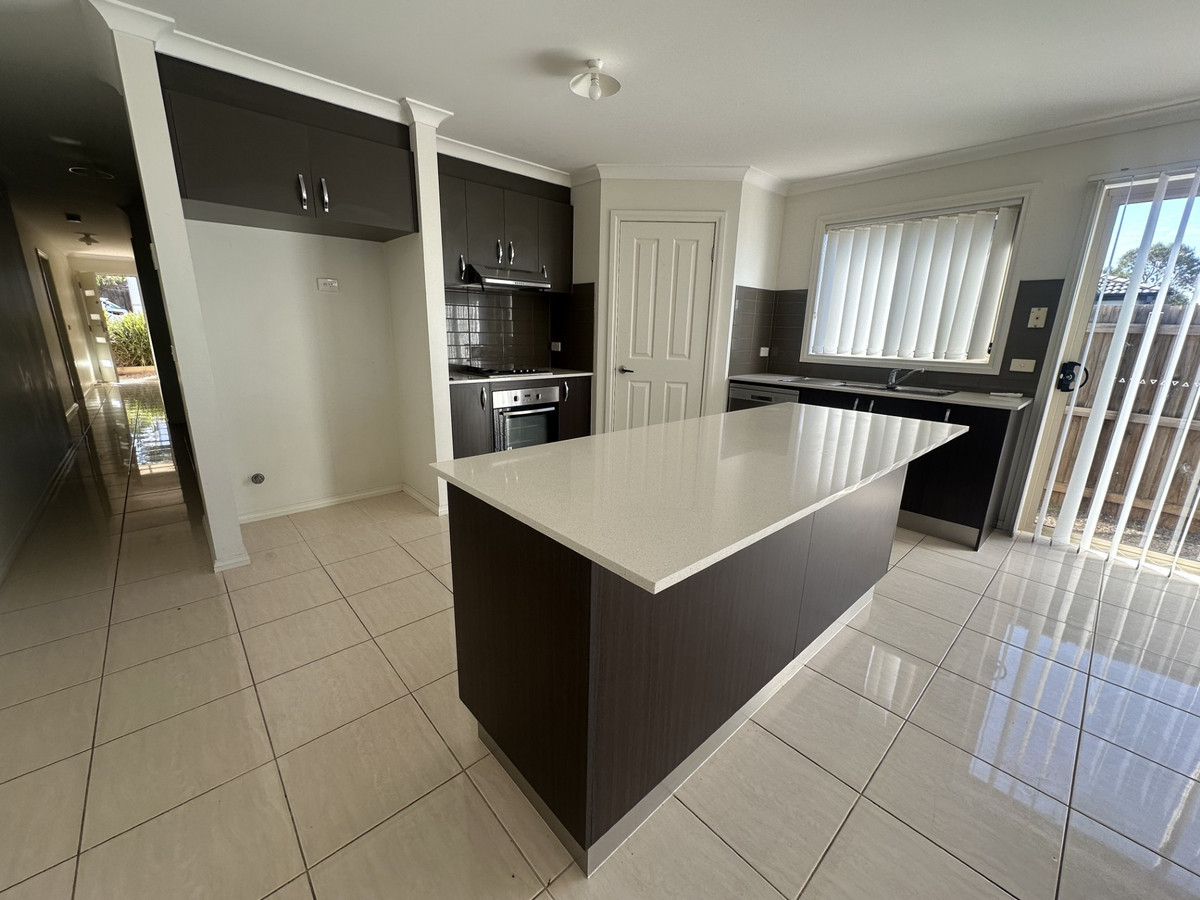 32 Burbidge Drive, BACCHUS MARSH VIC 3340, Bacchus Marsh - Thumbnail 2