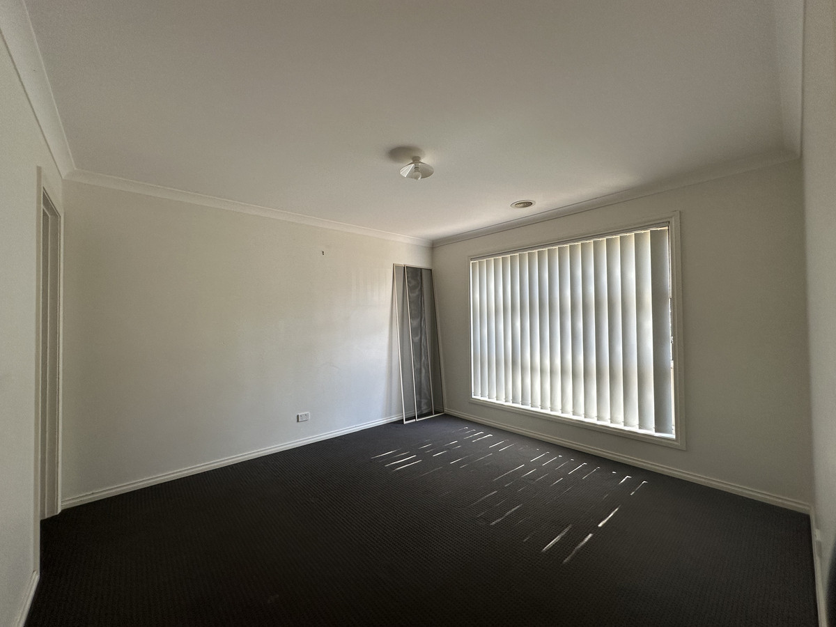 32 Burbidge Drive, BACCHUS MARSH VIC 3340, Bacchus Marsh - Thumbnail 4
