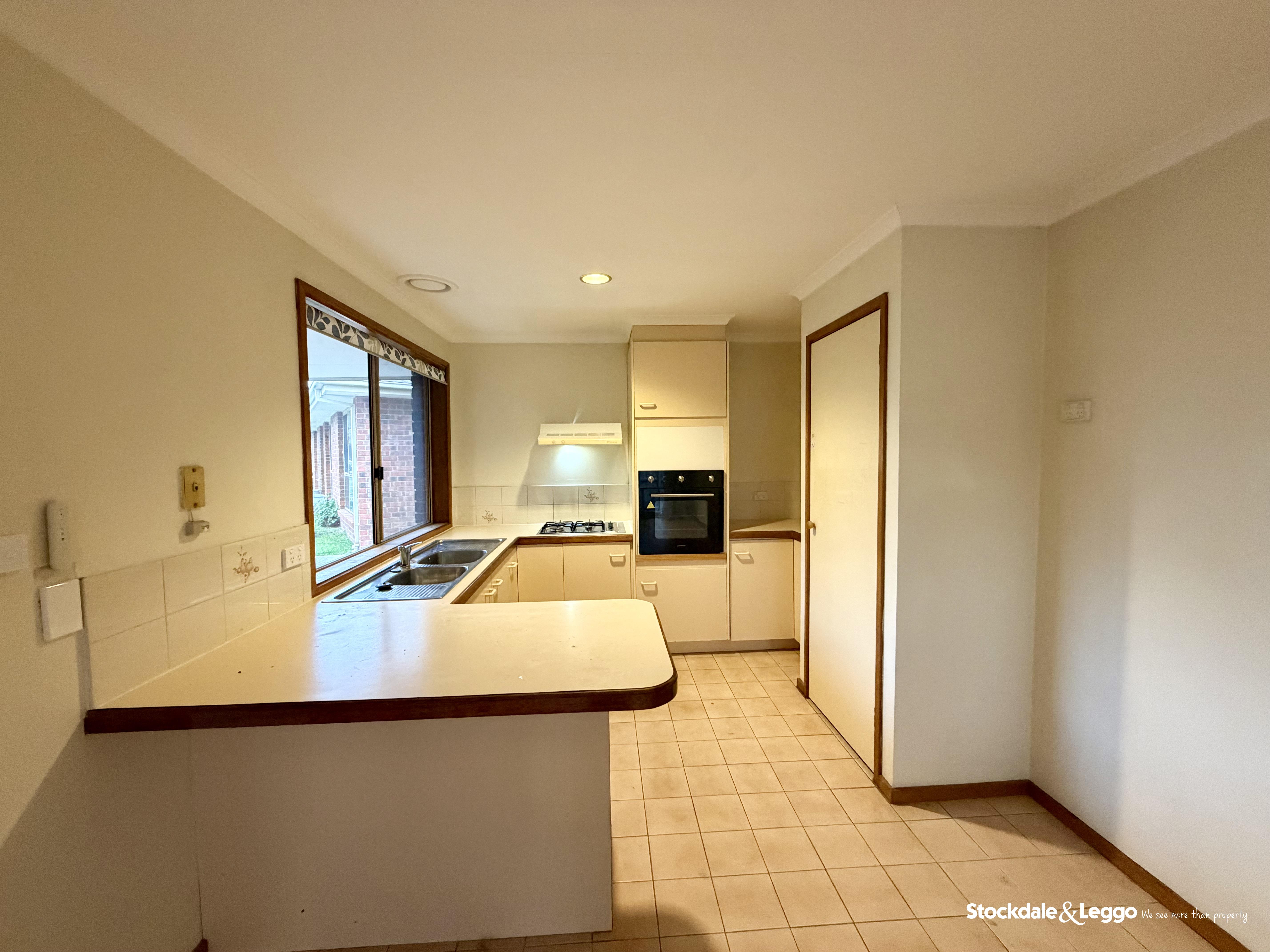 2/17 Florence Avenue, Berwick VIC, Berwick - Thumbnail 2