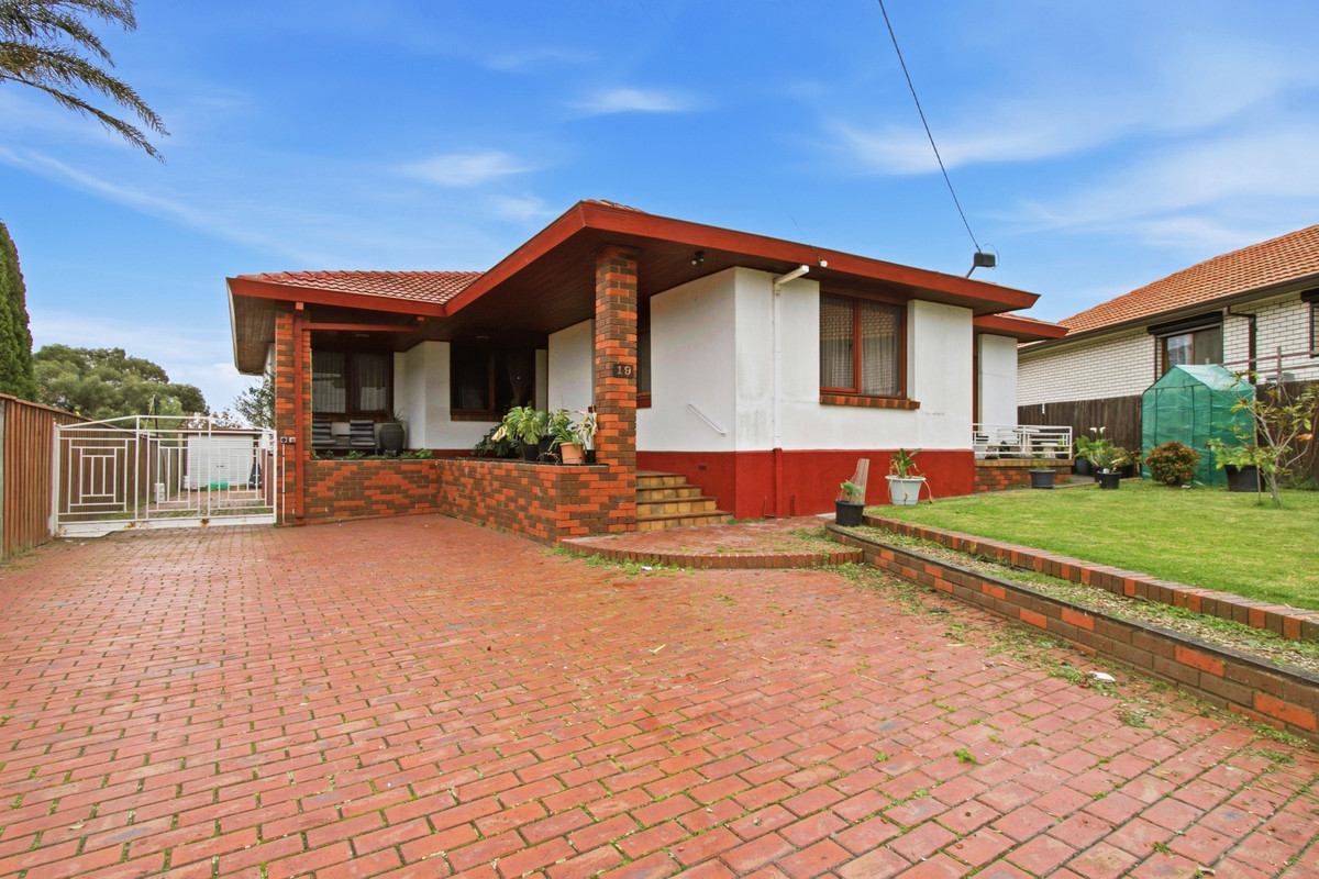 19 Wicks Crescent, Morwell VIC 3840, Morwell - Thumbnail 2