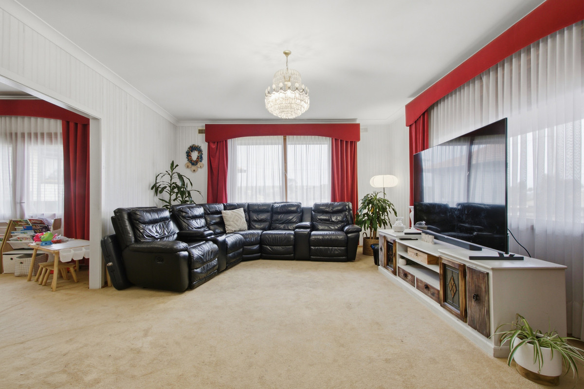 19 Wicks Crescent, Morwell VIC 3840, Morwell - Thumbnail 3