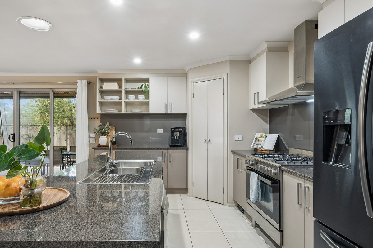 82 Poplar Avenue, Shepparton VIC 3630, Shepparton - Thumbnail 2