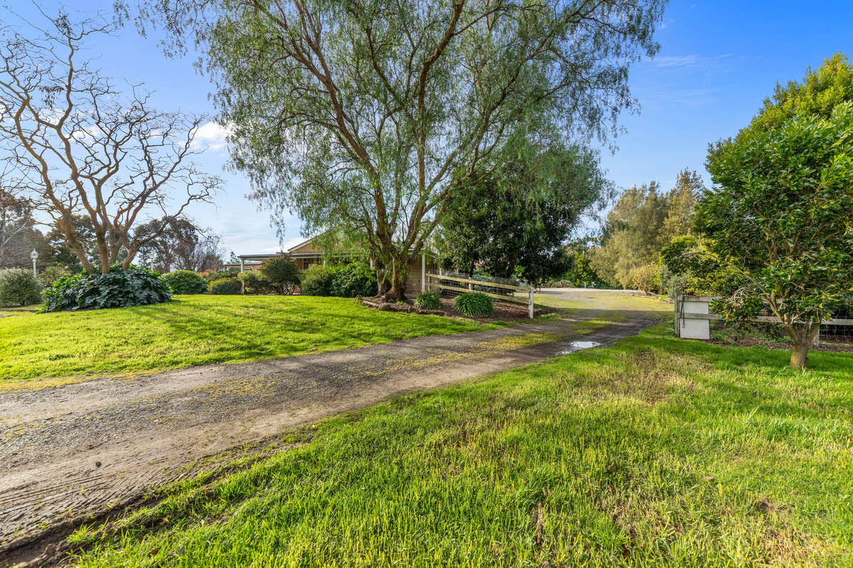 25 Canty Lane, Pakenham VIC 3810, Pakenham - Thumbnail 2