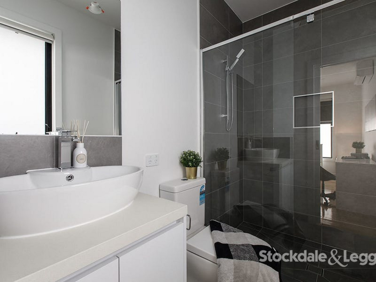 5 Boldrewood Parade, Reservoir VIC 3073, Reservoir - Thumbnail 2