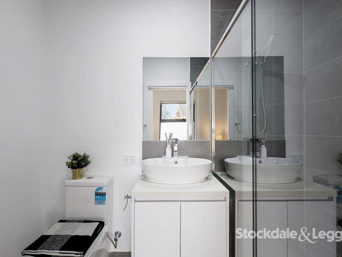 5 Boldrewood Parade, Reservoir VIC 3073, Reservoir - Thumbnail 4