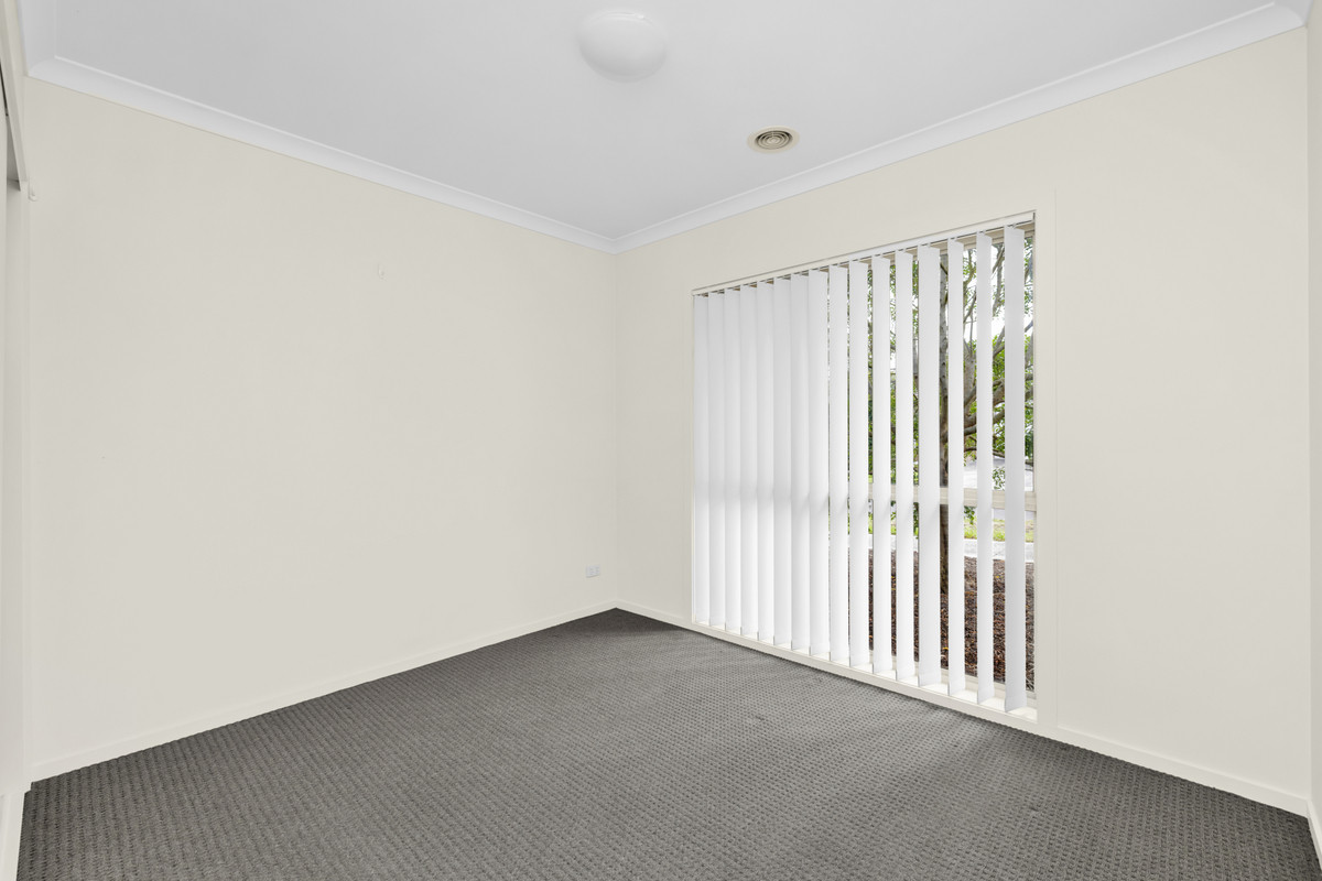 12 Taunton Drive, Pakenham VIC 3810, Pakenham - Thumbnail 2