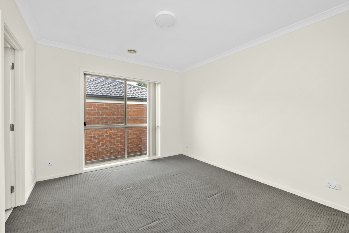 12 Taunton Drive, Pakenham VIC 3810, Pakenham - Thumbnail 3