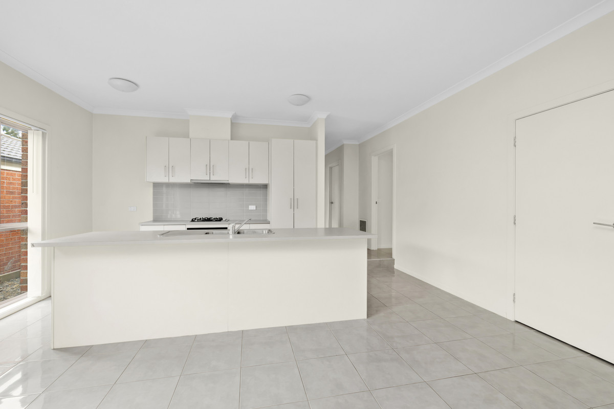 12 Taunton Drive, Pakenham VIC 3810, Pakenham - Thumbnail 6