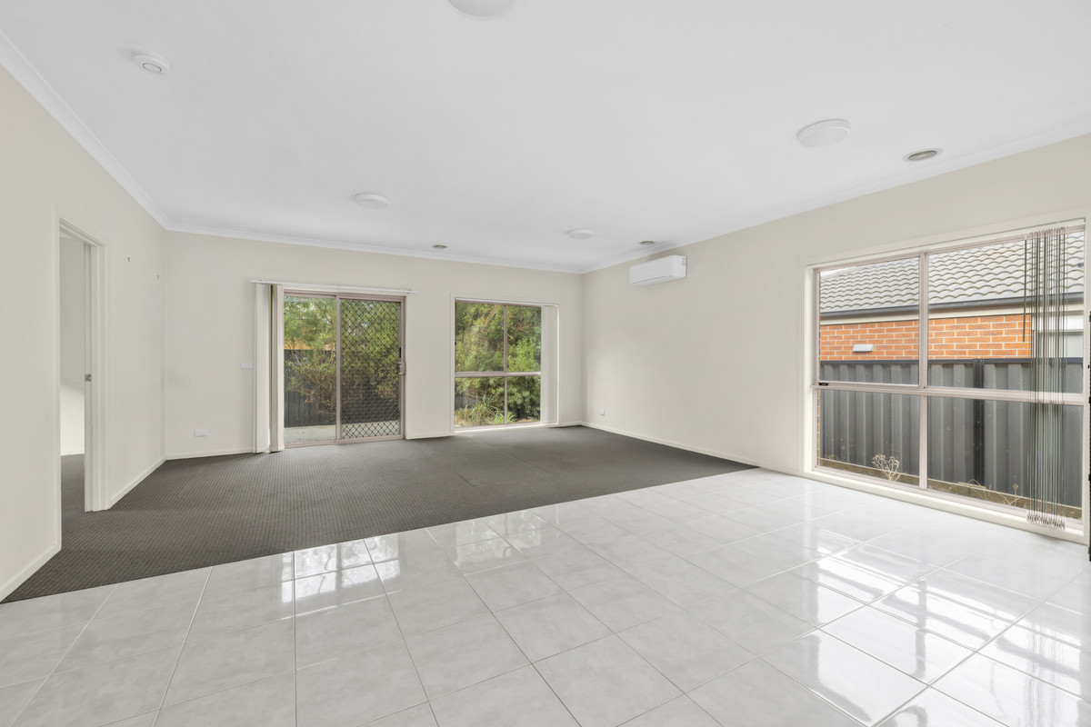 12 Taunton Drive, Pakenham VIC 3810, Pakenham - Thumbnail 7