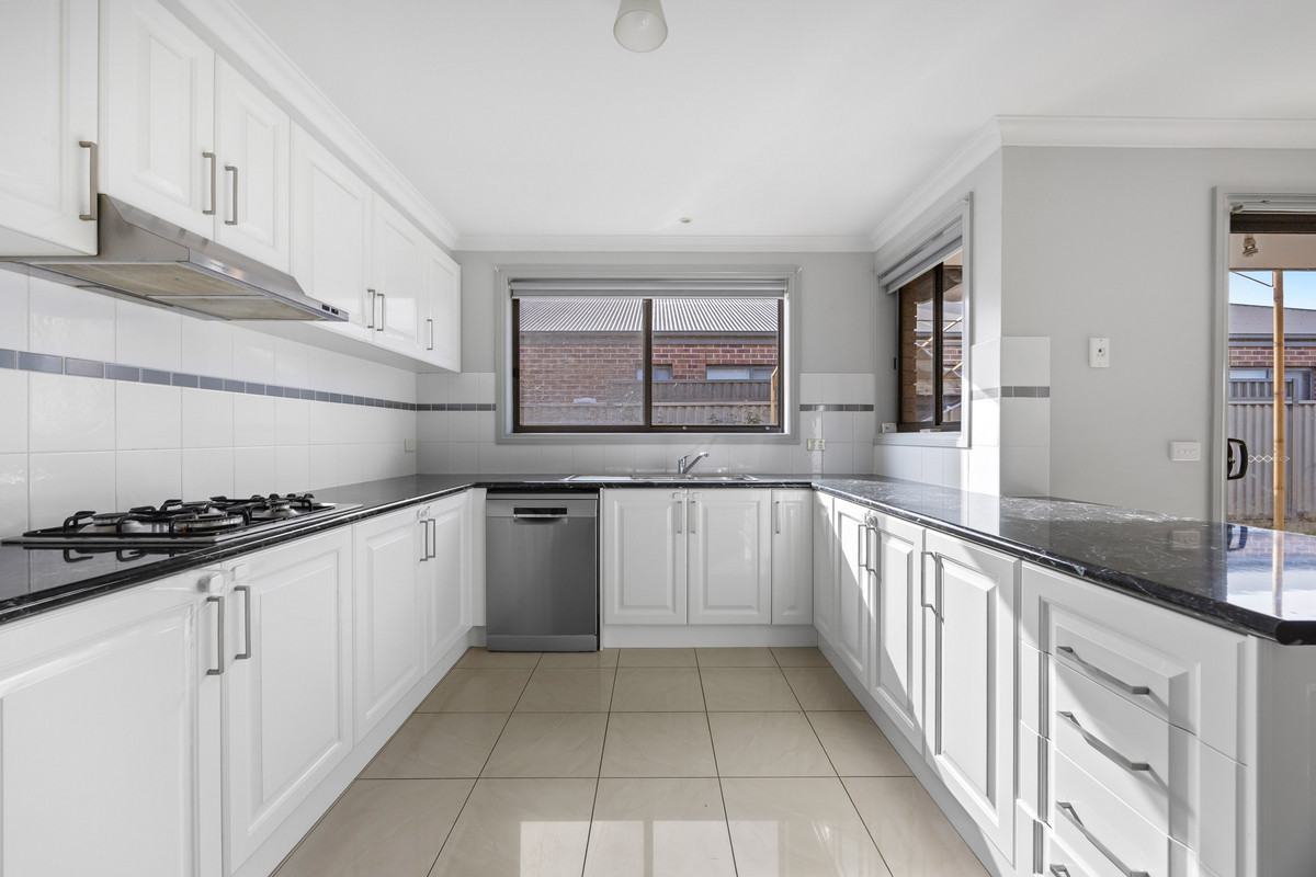 1 / 8 King George Way, Mitchell Park VIC 3355, Mitchell Park - Thumbnail 4