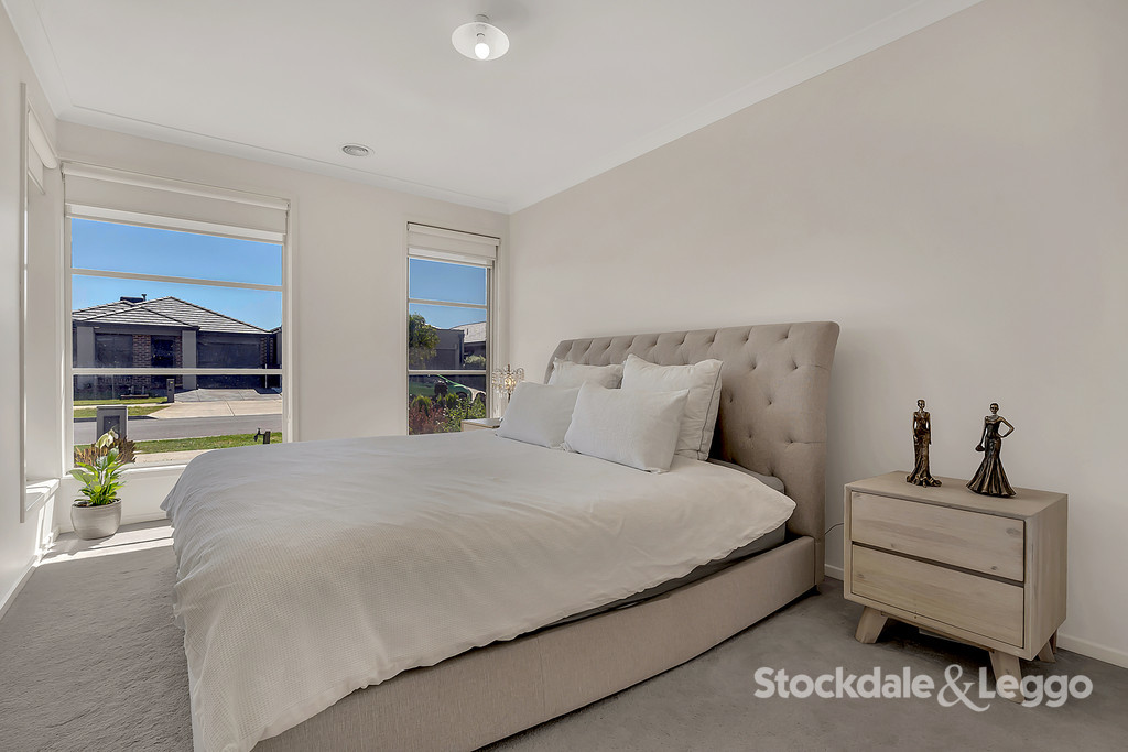 13 Muskwood Drive, Mickleham VIC, Mickleham - Thumbnail 2