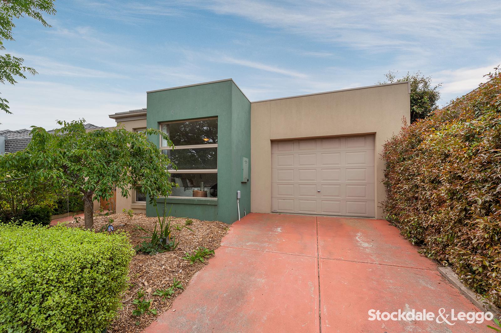 16 Glengarry Place, Craigieburn VIC, Craigieburn - Thumbnail 2