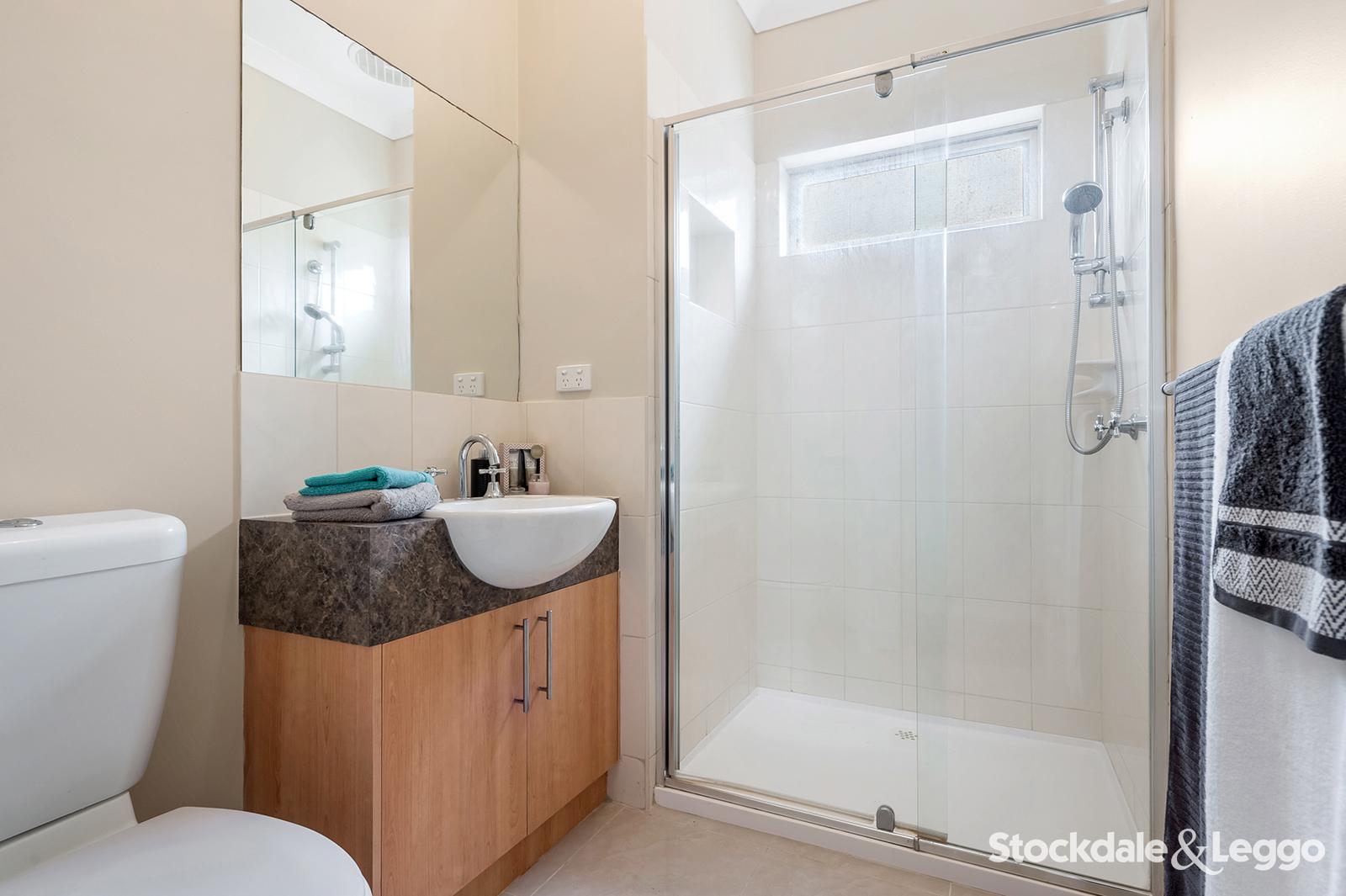 16 Glengarry Place, Craigieburn VIC, Craigieburn - Thumbnail 4