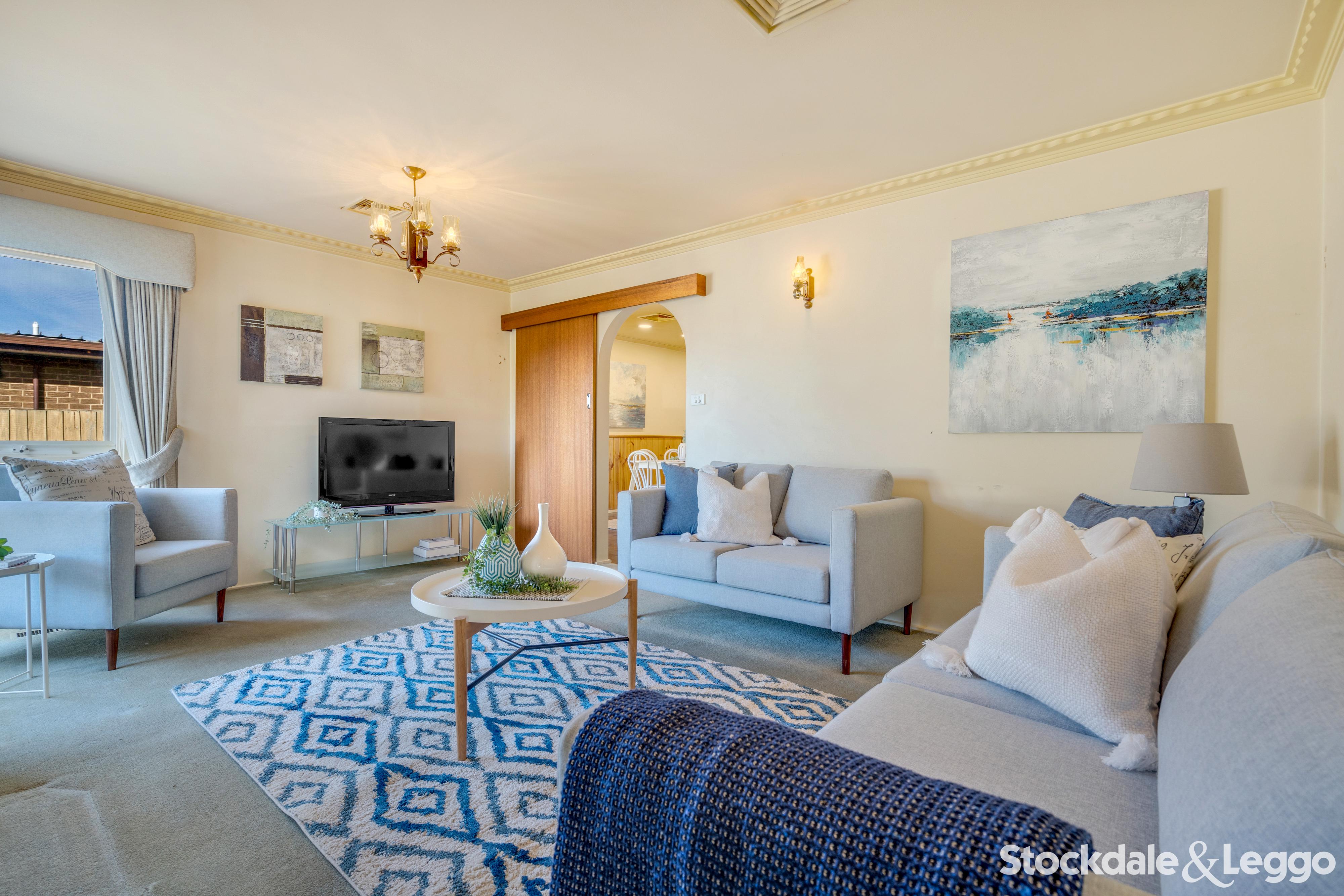 37 Southern Crescent, Craigieburn VIC, Craigieburn - Thumbnail 3