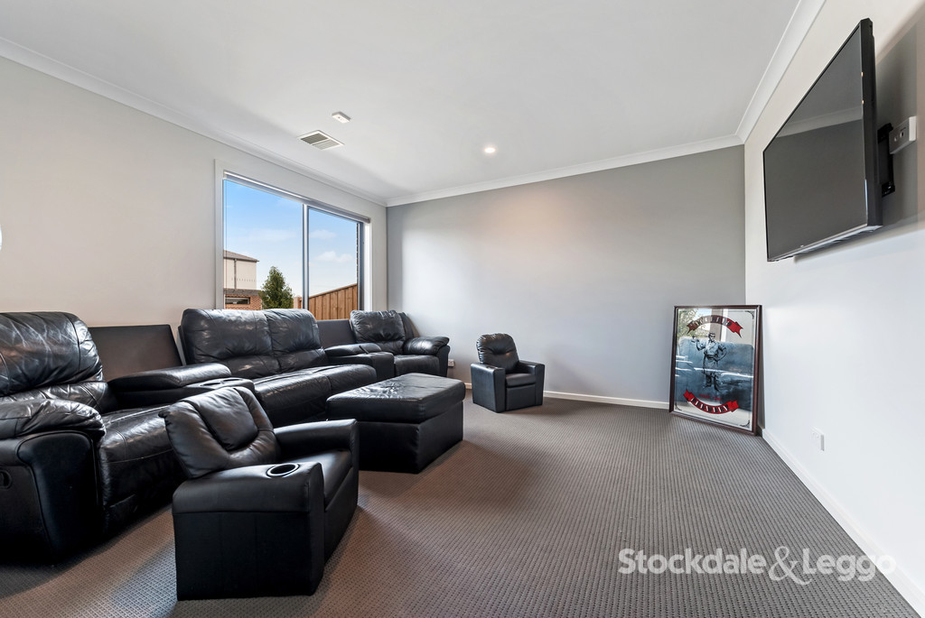 32 Reveille Way, Mickleham VIC, Mickleham - Thumbnail 2