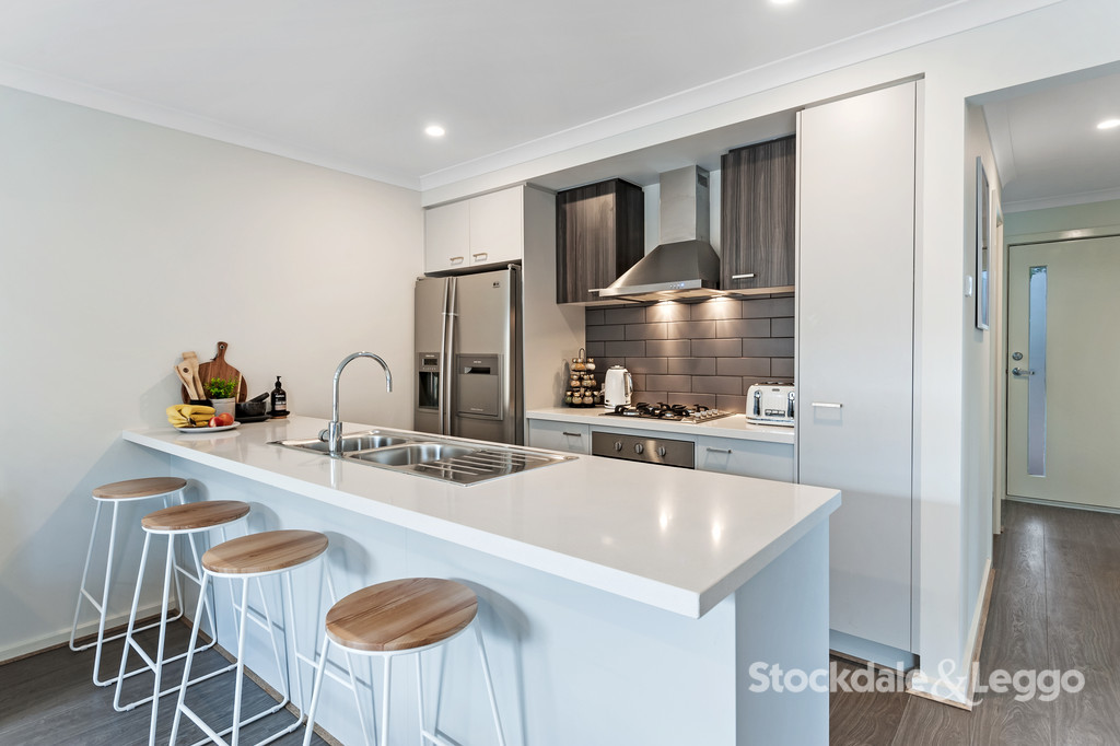 32 Reveille Way, Mickleham VIC, Mickleham - Thumbnail 4