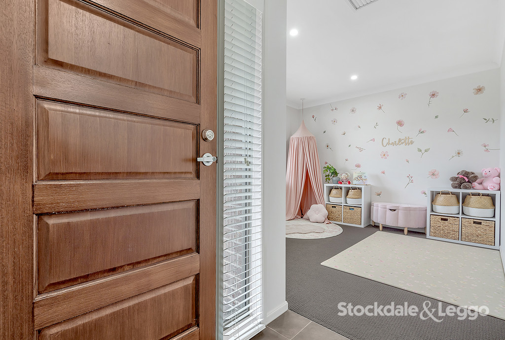 8 Lusco Street, Kalkallo VIC, Kalkallo - Thumbnail 2