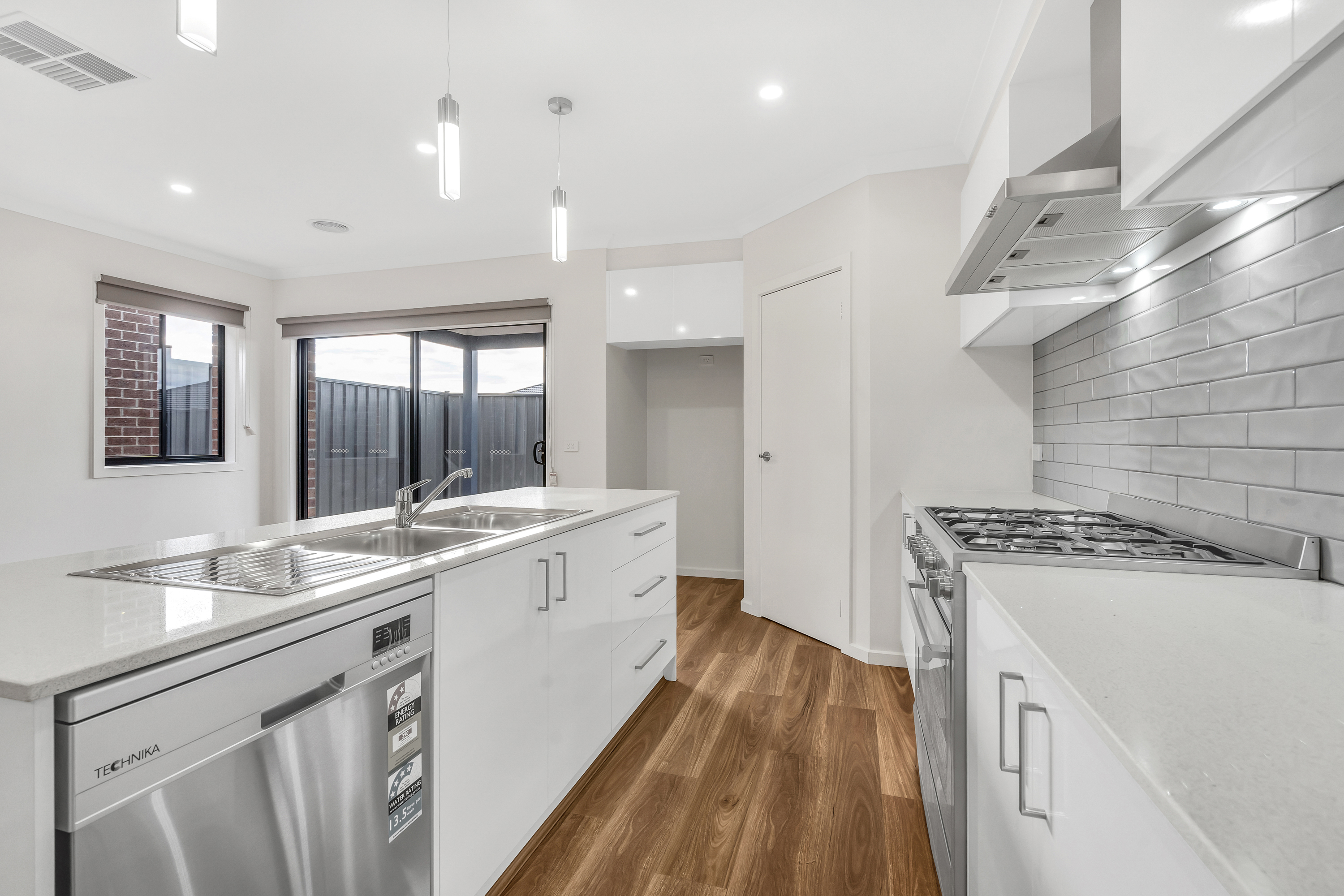 6 Erasmus Avenue, Craigieburn VIC, Craigieburn - Thumbnail 4