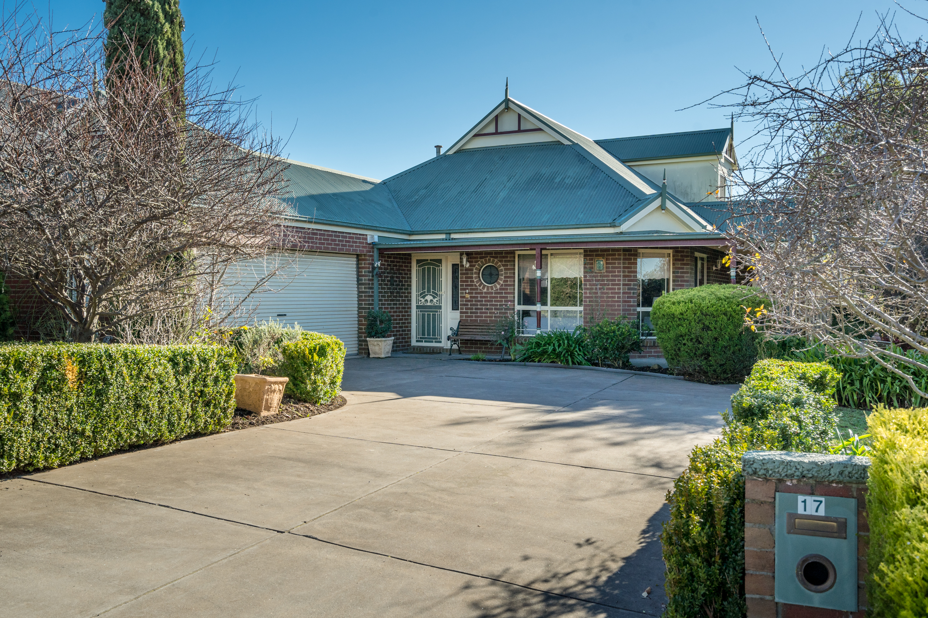17 Hopbush Avenue, Sunbury VIC, Sunbury - Thumbnail 2