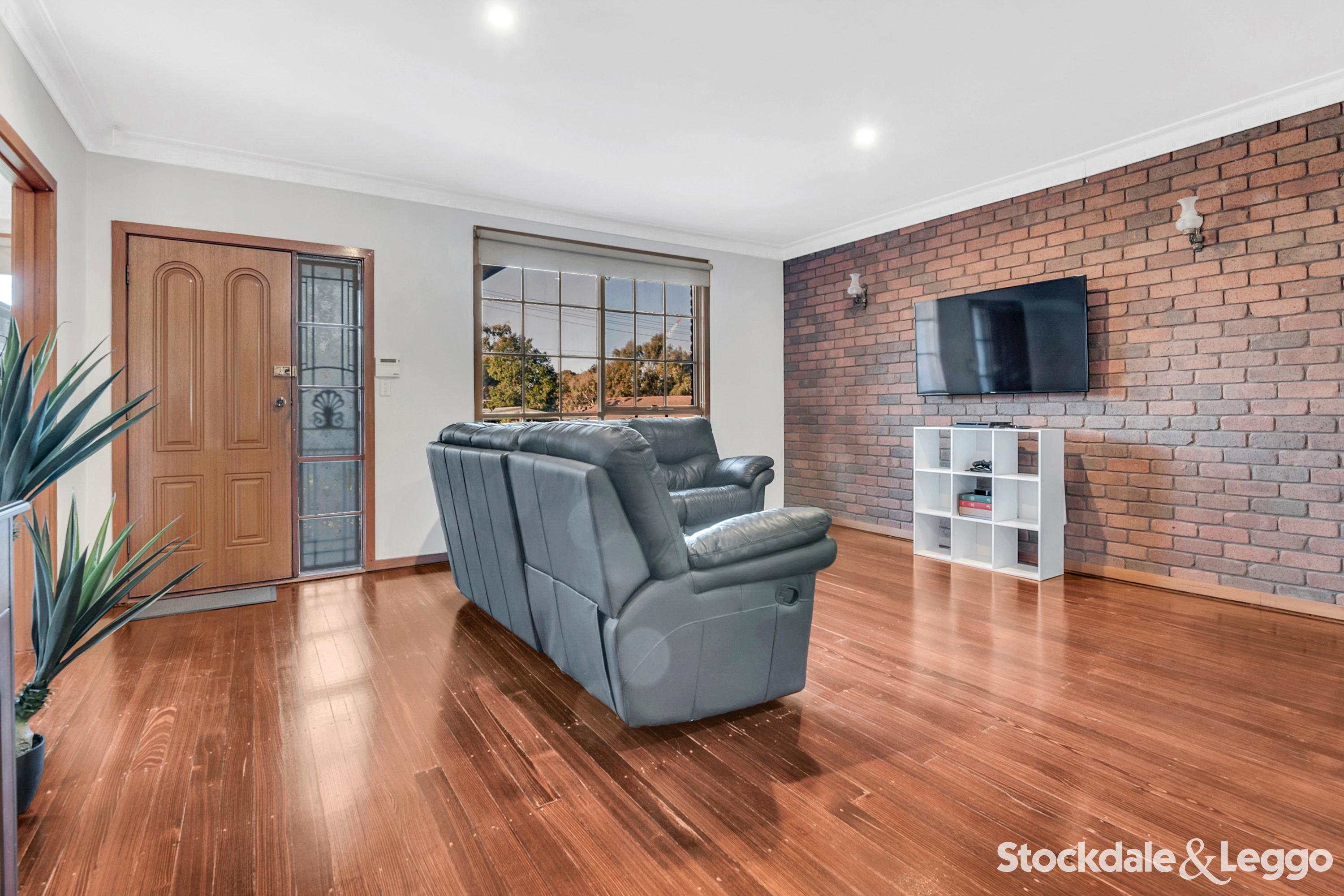 26 Mitford Crescent, Craigieburn VIC, Craigieburn - Thumbnail 3