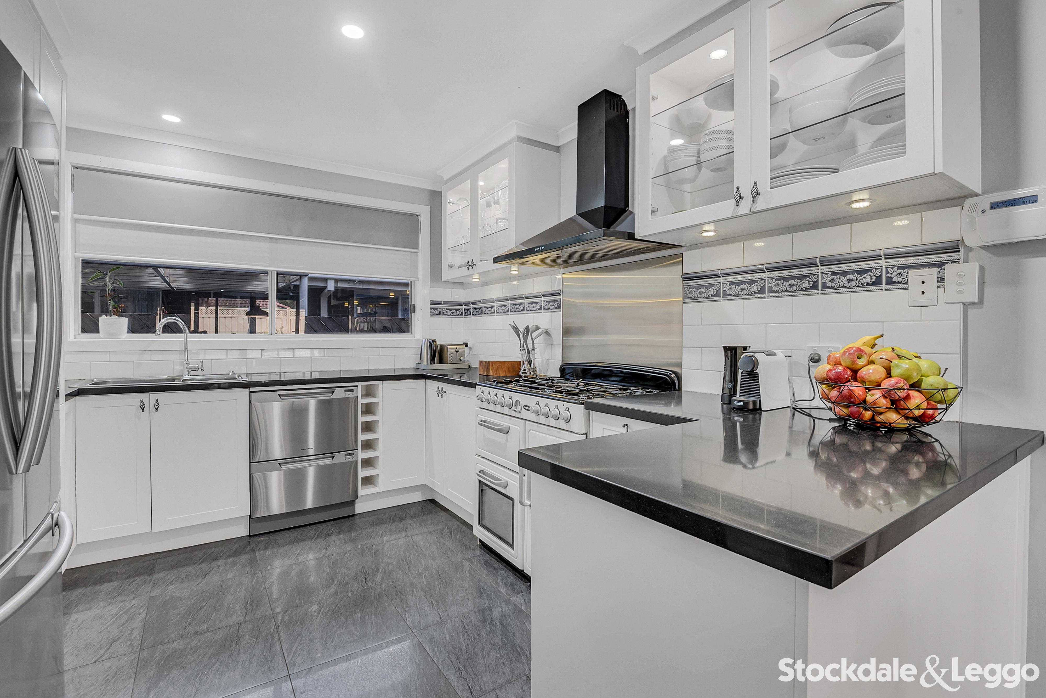 50 Carnoustie Drive, Sunbury VIC, Sunbury - Thumbnail 5