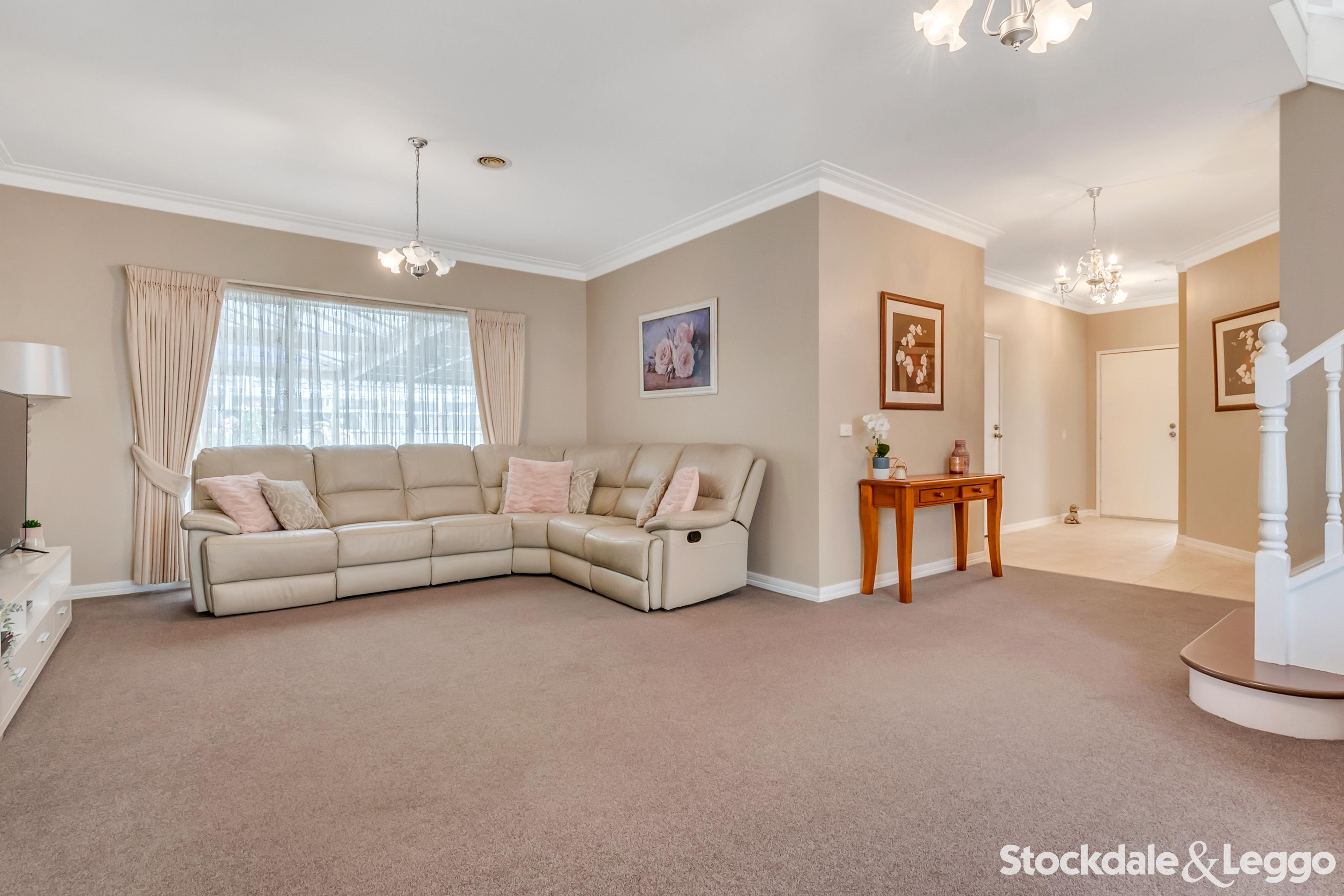 8 Gardenia Close, Craigieburn VIC, Craigieburn - Thumbnail 2