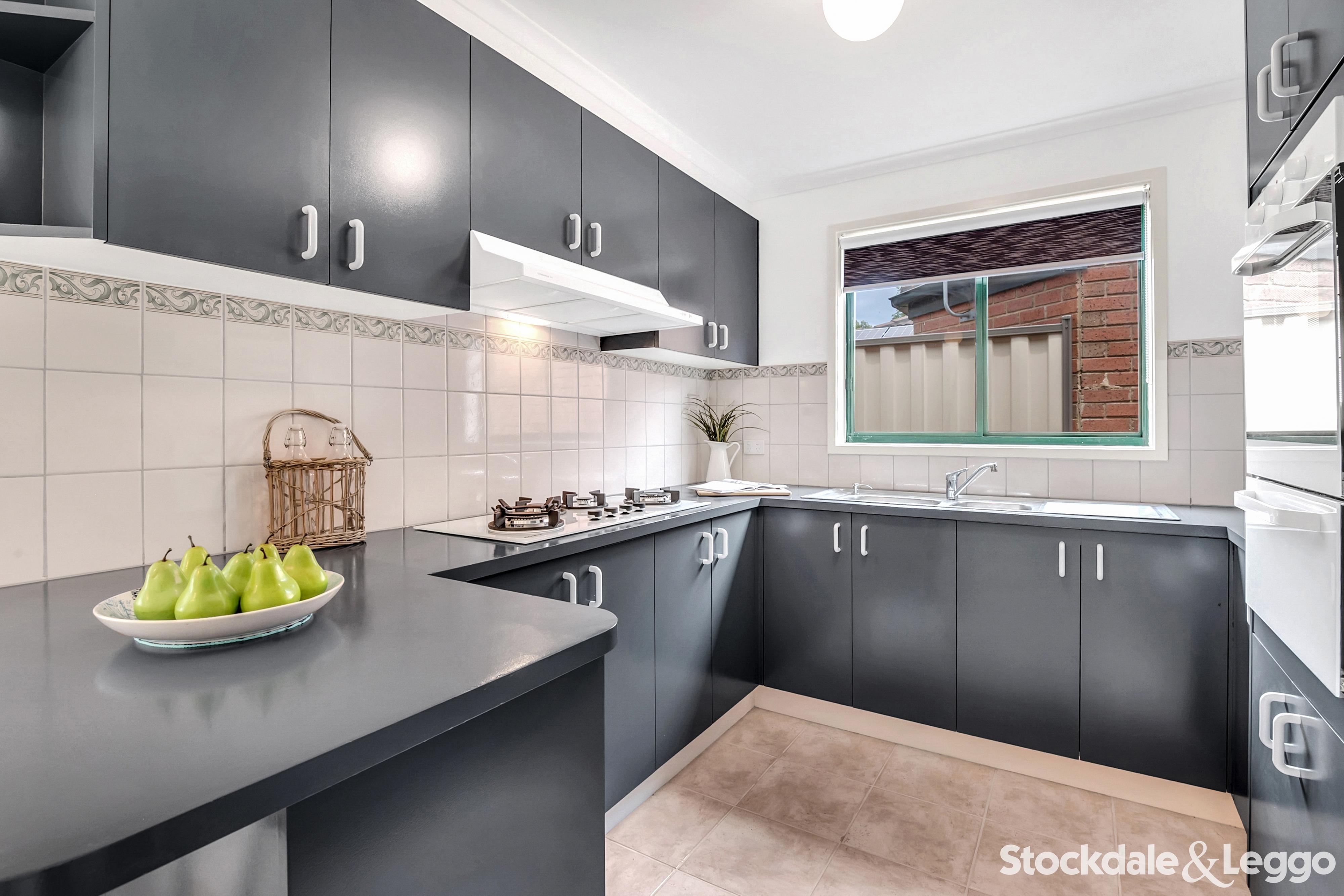 8 Baynton Crescent, Roxburgh Park VIC, Roxburgh Park - Thumbnail 4
