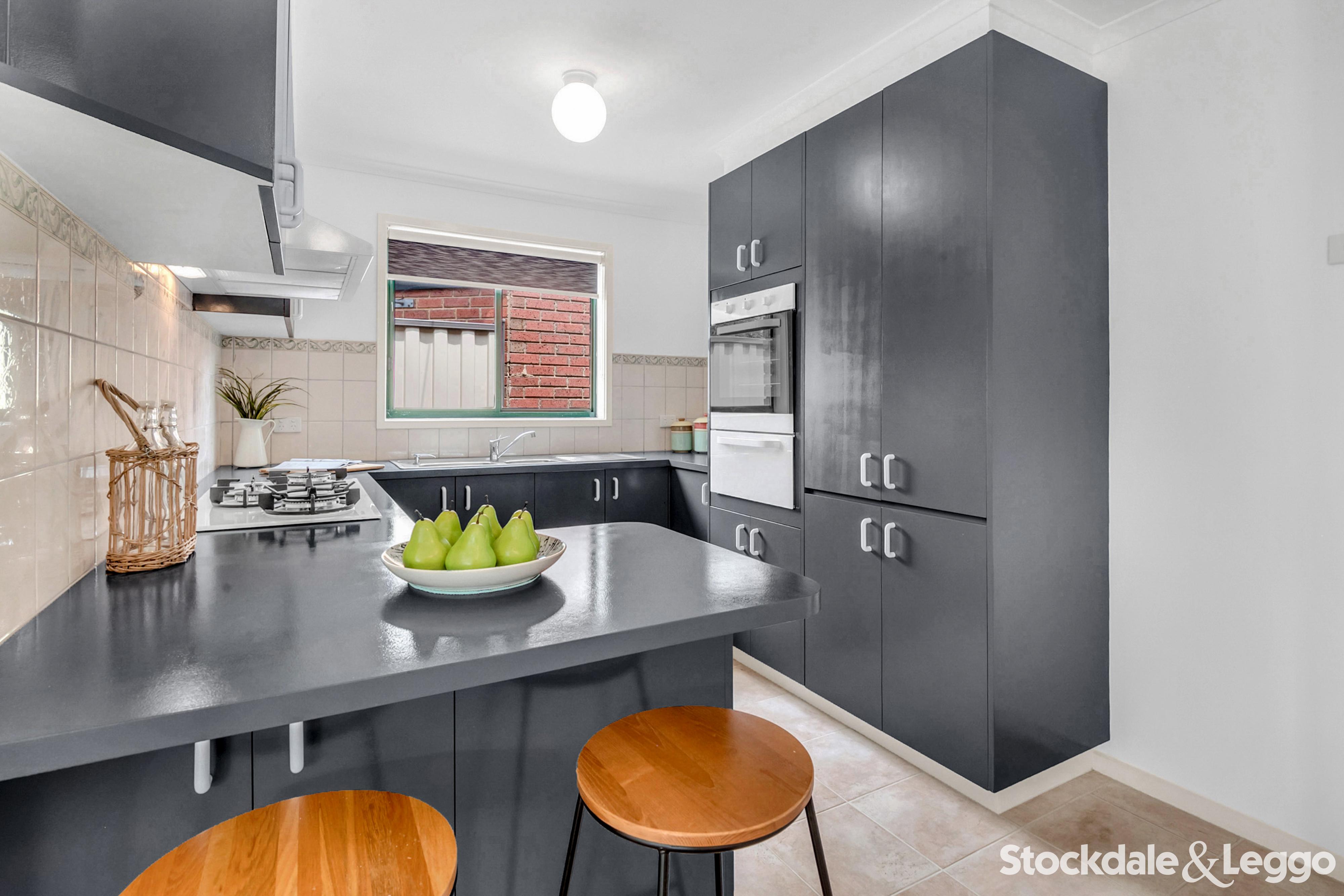 8 Baynton Crescent, Roxburgh Park VIC, Roxburgh Park - Thumbnail 5