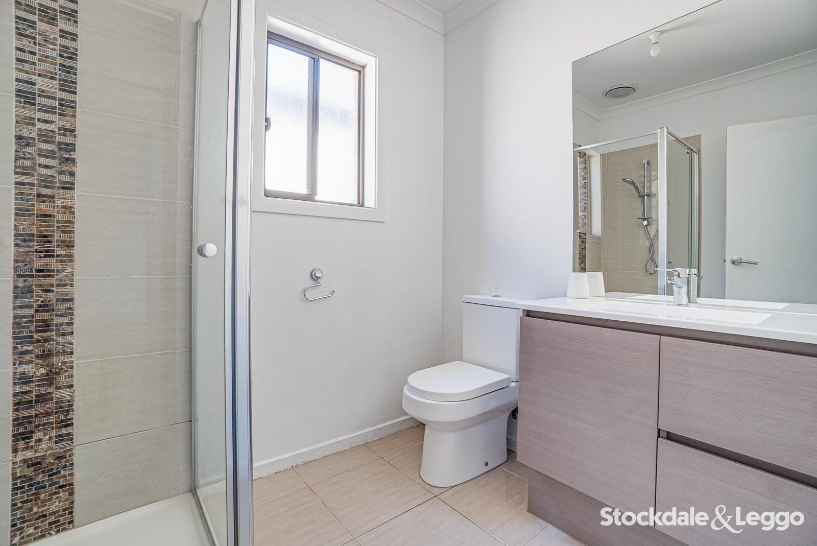 16 Clapham Way, Craigieburn VIC, Craigieburn - Thumbnail 4