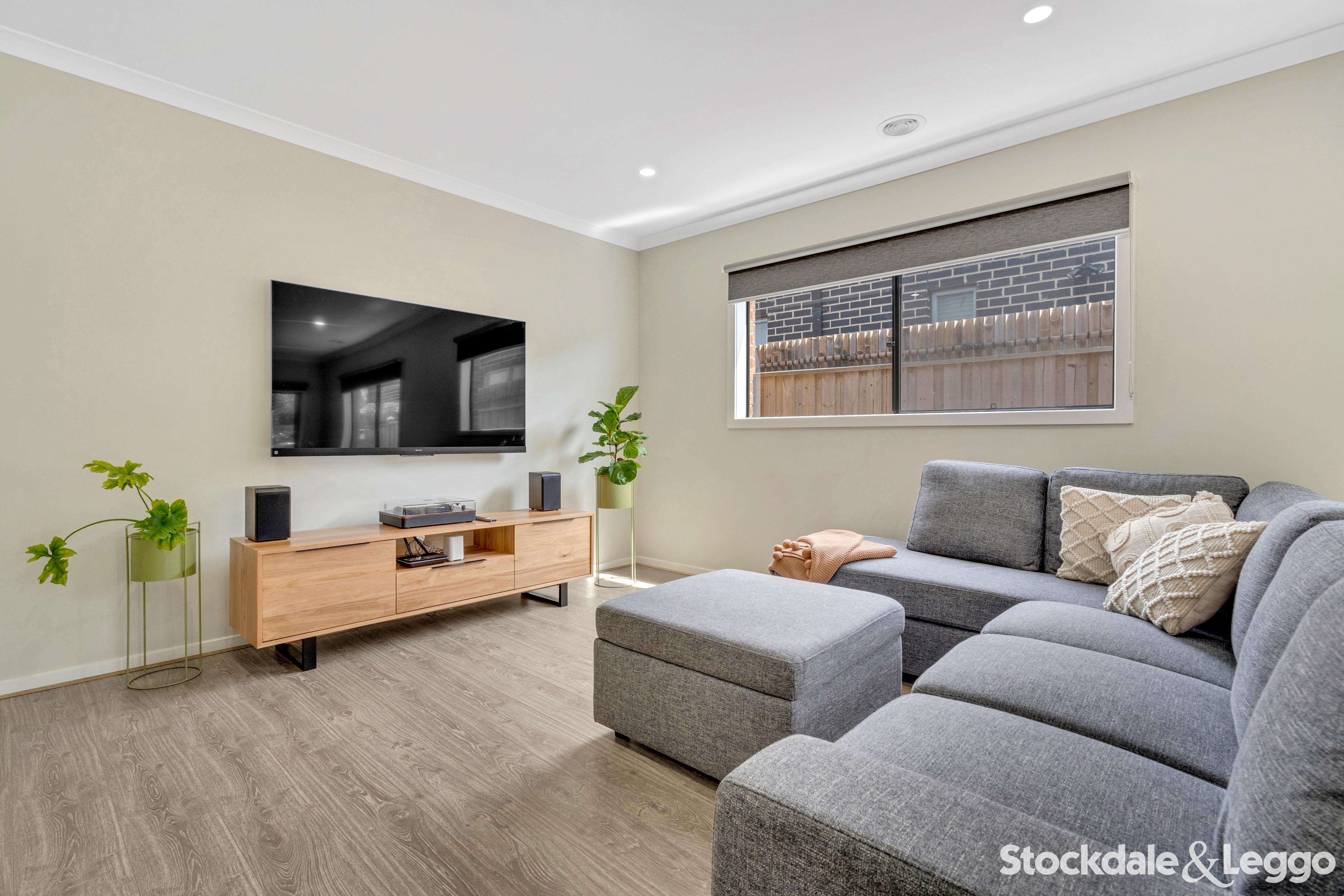 11 Retlaw Road, Mickleham VIC, Mickleham - Thumbnail 2