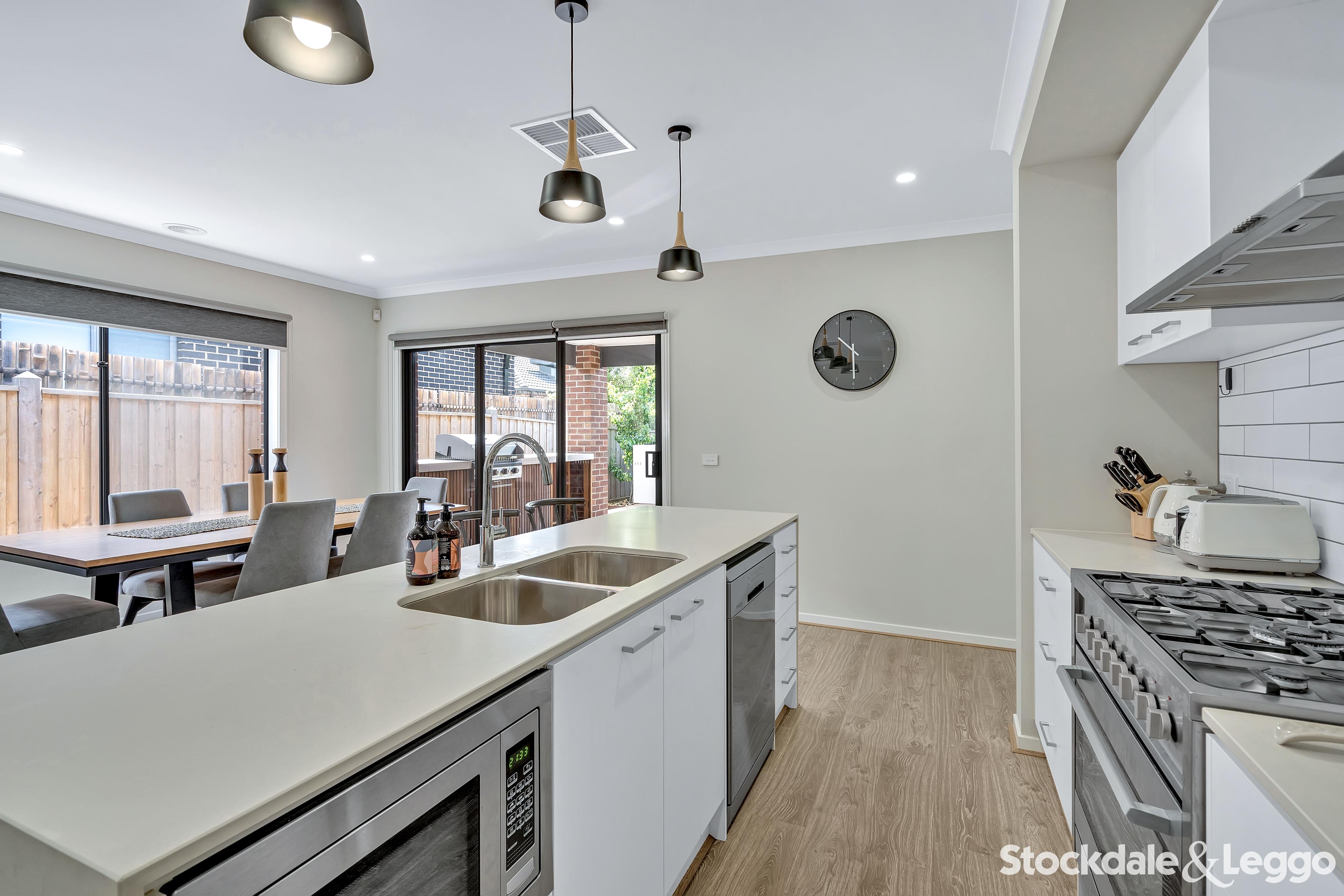 11 Retlaw Road, Mickleham VIC, Mickleham - Thumbnail 4