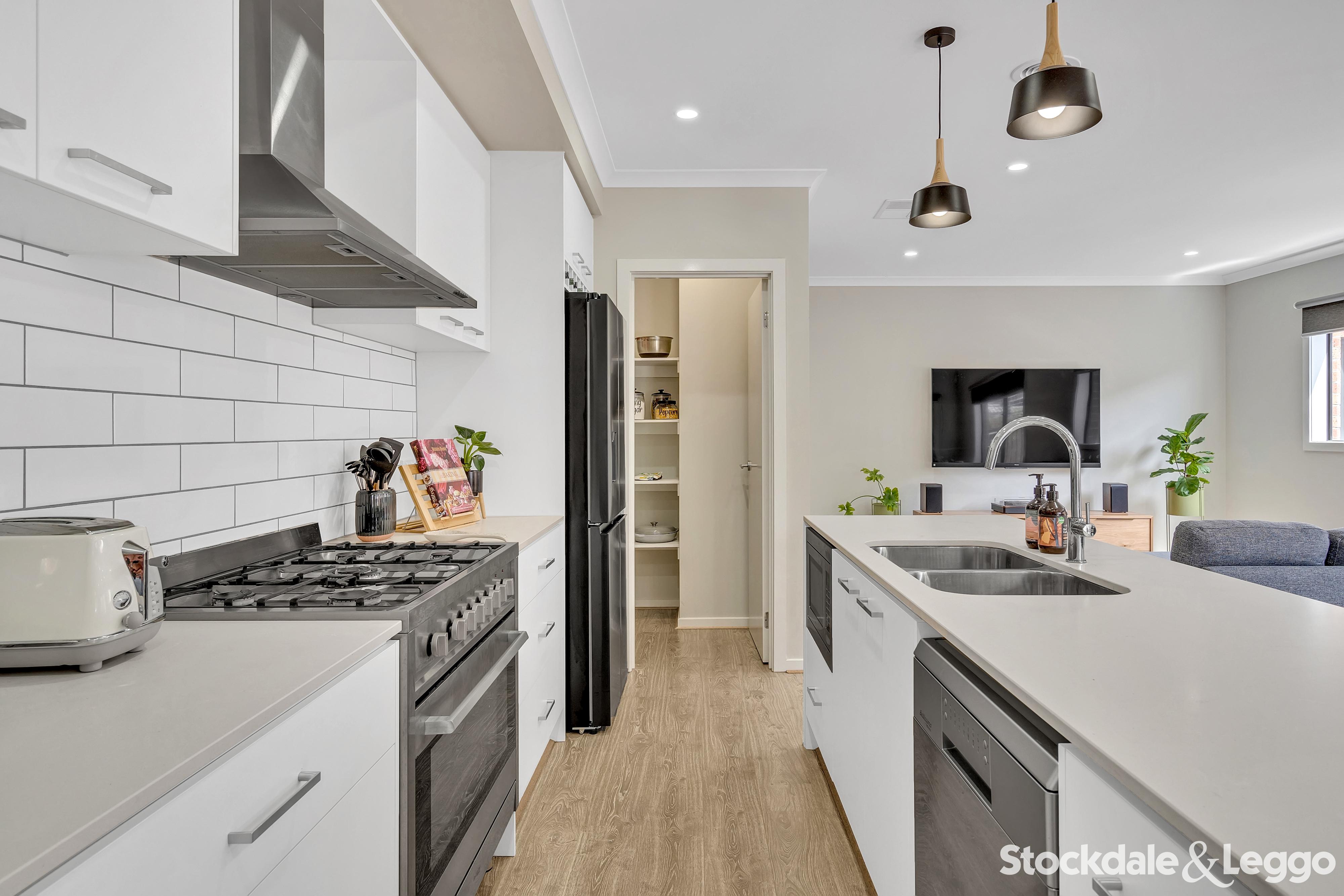 11 Retlaw Road, Mickleham VIC, Mickleham - Thumbnail 5