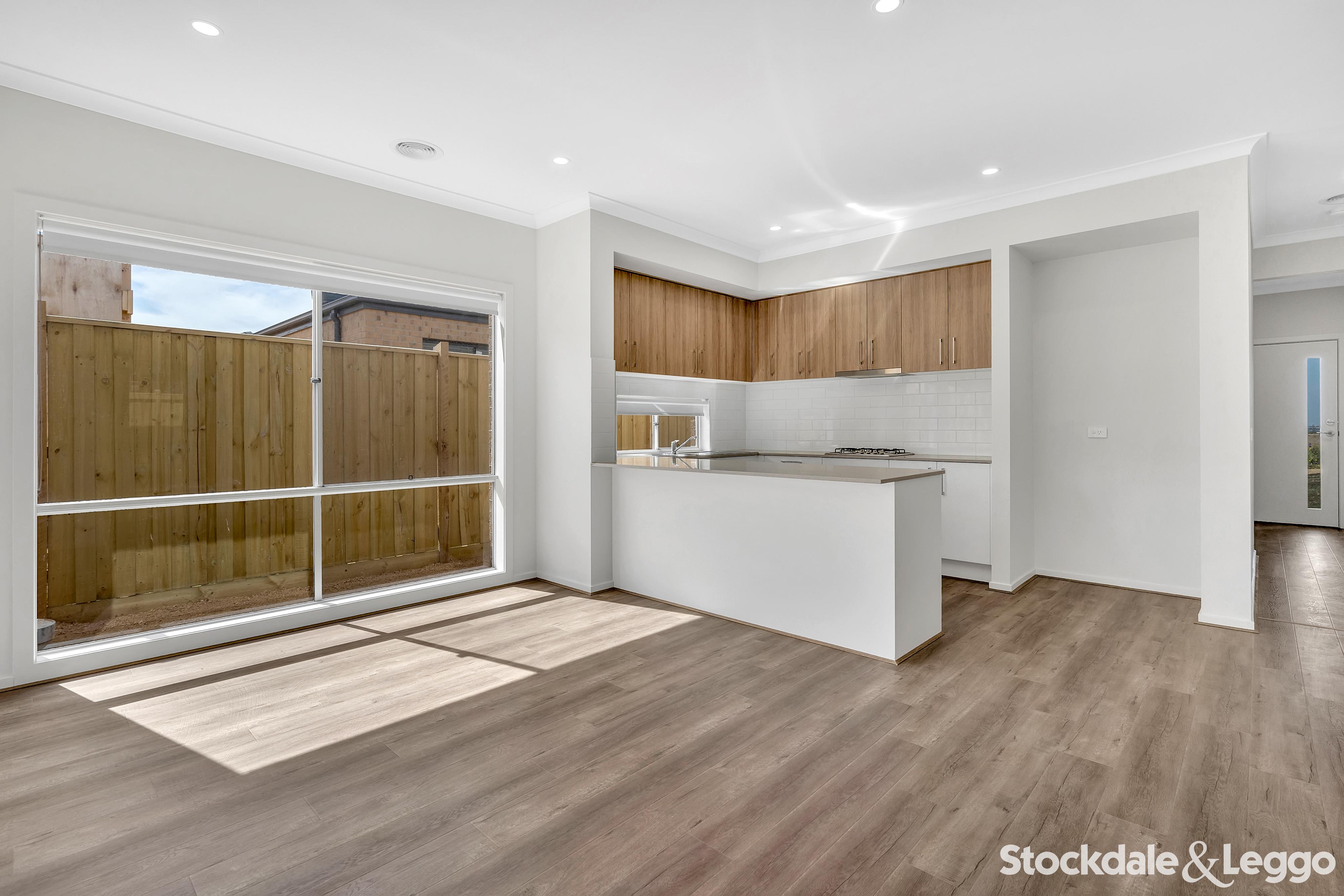 16 Courtenay Promenade, Fraser Rise VIC, Fraser Rise - Thumbnail 3