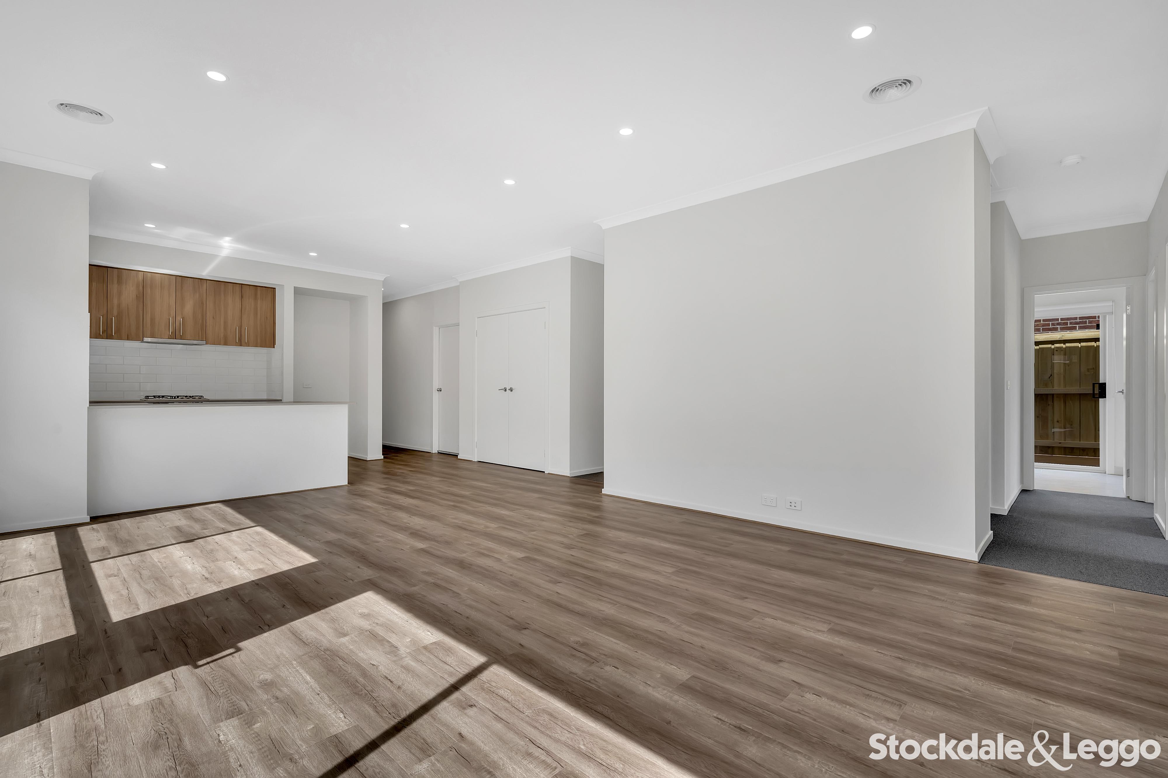 16 Courtenay Promenade, Fraser Rise VIC, Fraser Rise - Thumbnail 5