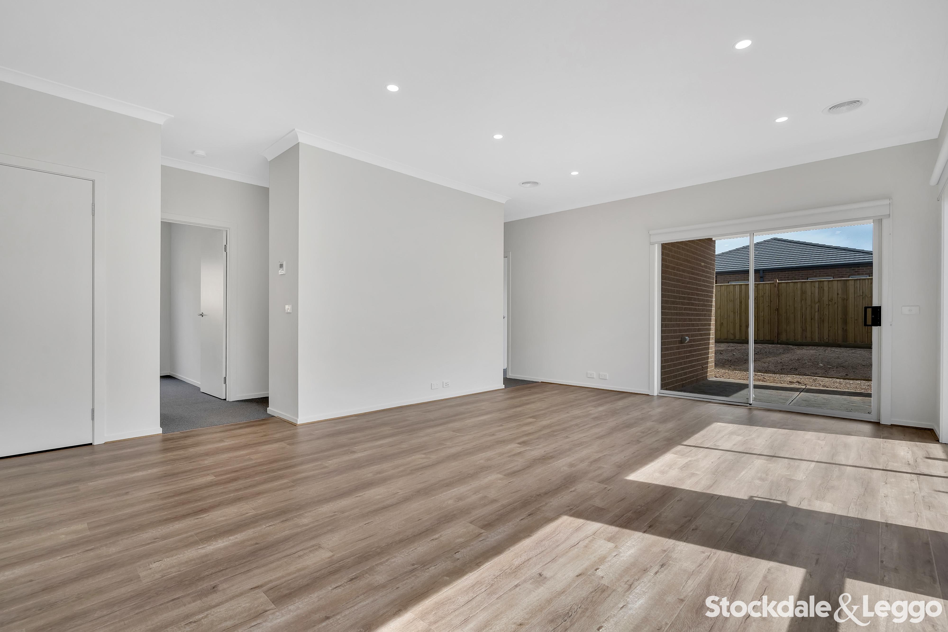 16 Courtenay Promenade, Fraser Rise VIC, Fraser Rise - Thumbnail 7