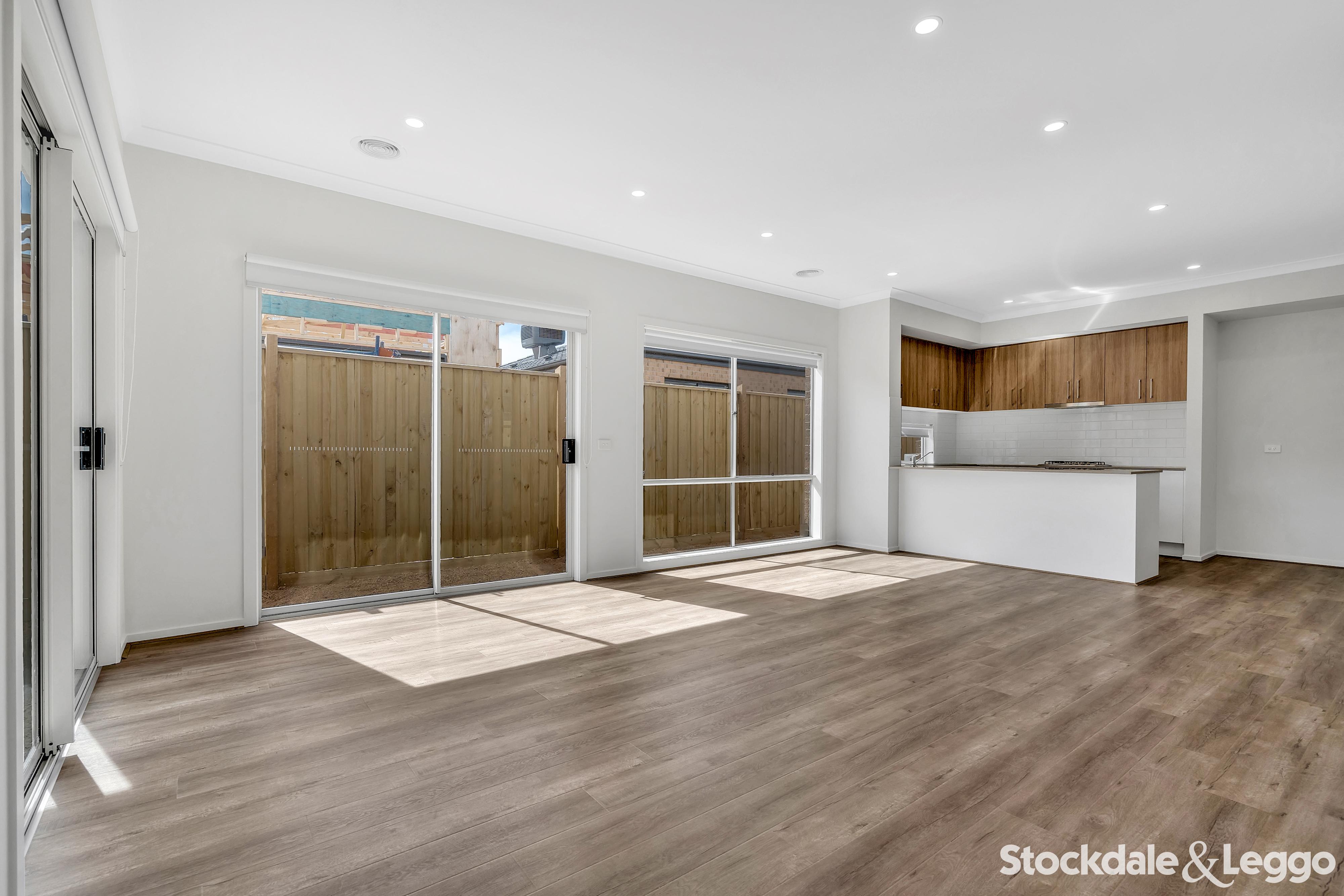 16 Courtenay Promenade, Fraser Rise VIC, Fraser Rise - Thumbnail 8